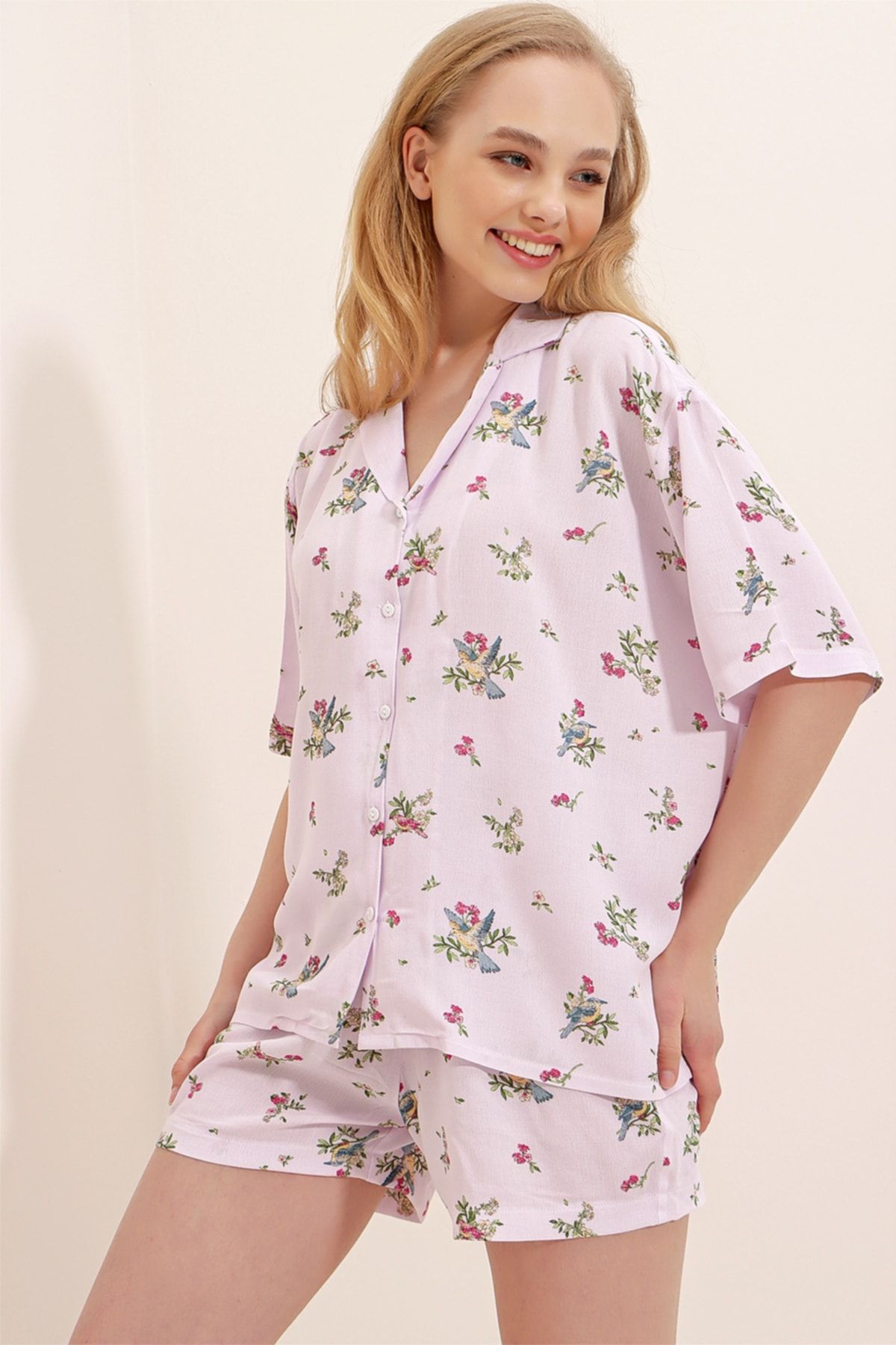 Trend Alaçatı Stili Kadın Pembe V Yaka Şortlu Dokuma Pijama Takım ALC-X6060