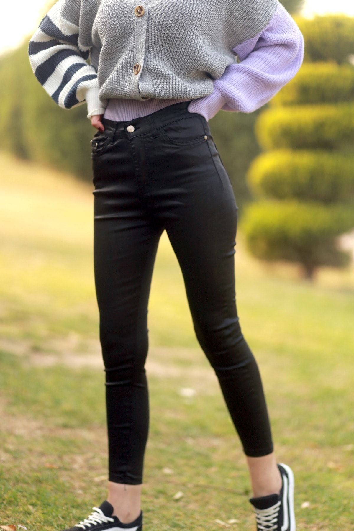 Unique Kadın Siyah Deri Görünümlü Pantolon