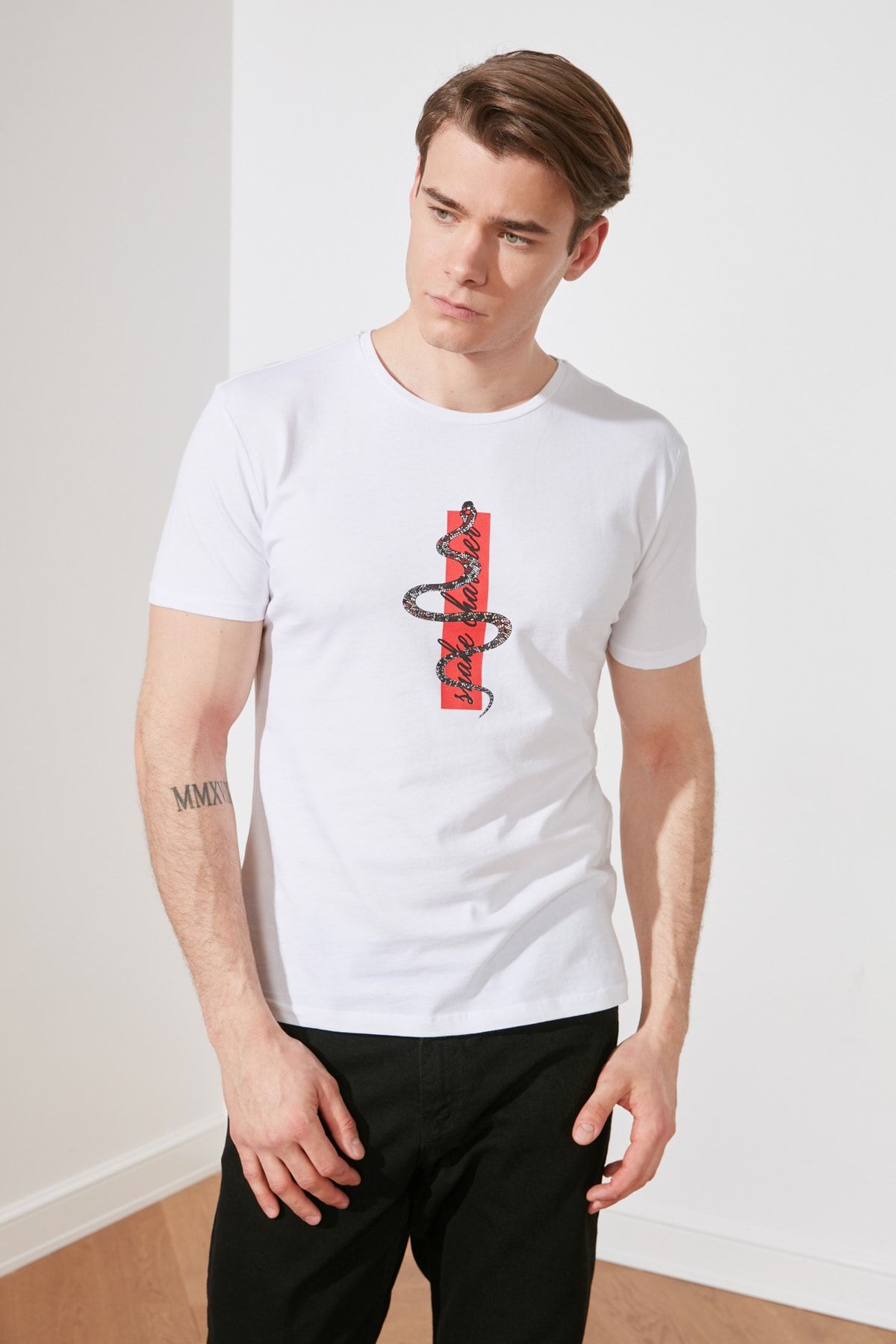 TRENDYOL MAN Beyaz Erkek Slim Fit Baskılı Kısa Kollu T-Shirt TMNSS21TS0746