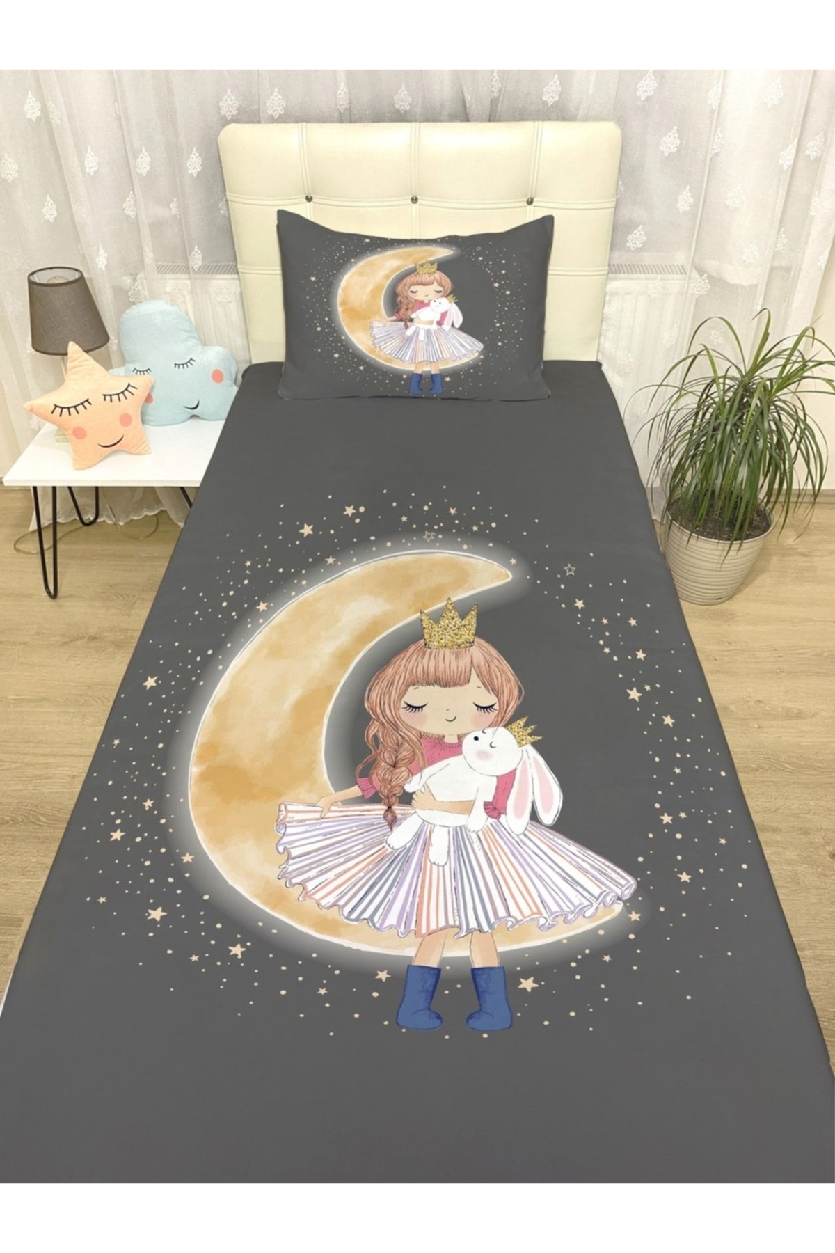 Evpanya Gri Aydaki Tavşanlı Prenses Desenli Yatak Örtüsü Ve Yastık