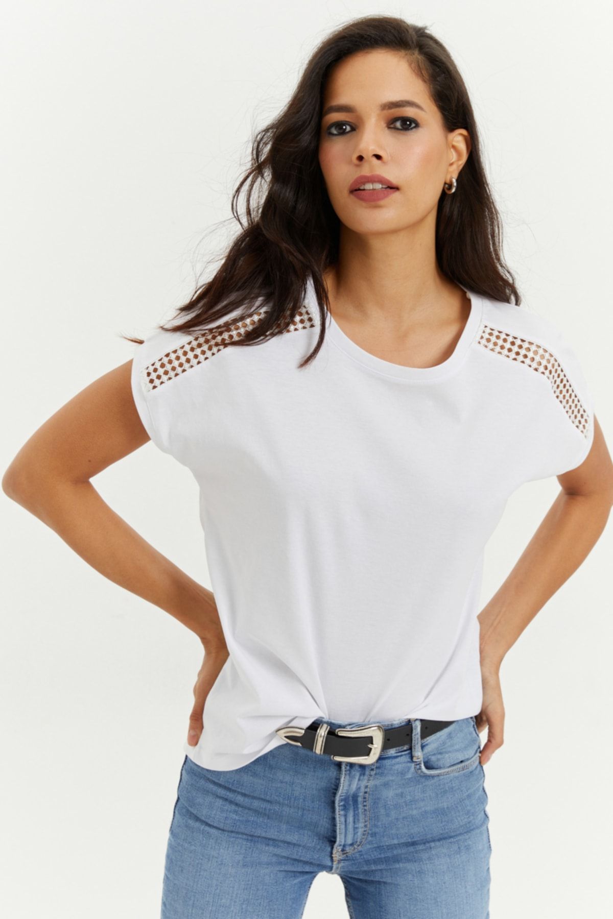 Cool & Sexy Kadın Beyaz Omuzları Dantel Salaş T-Shirt Yİ2442