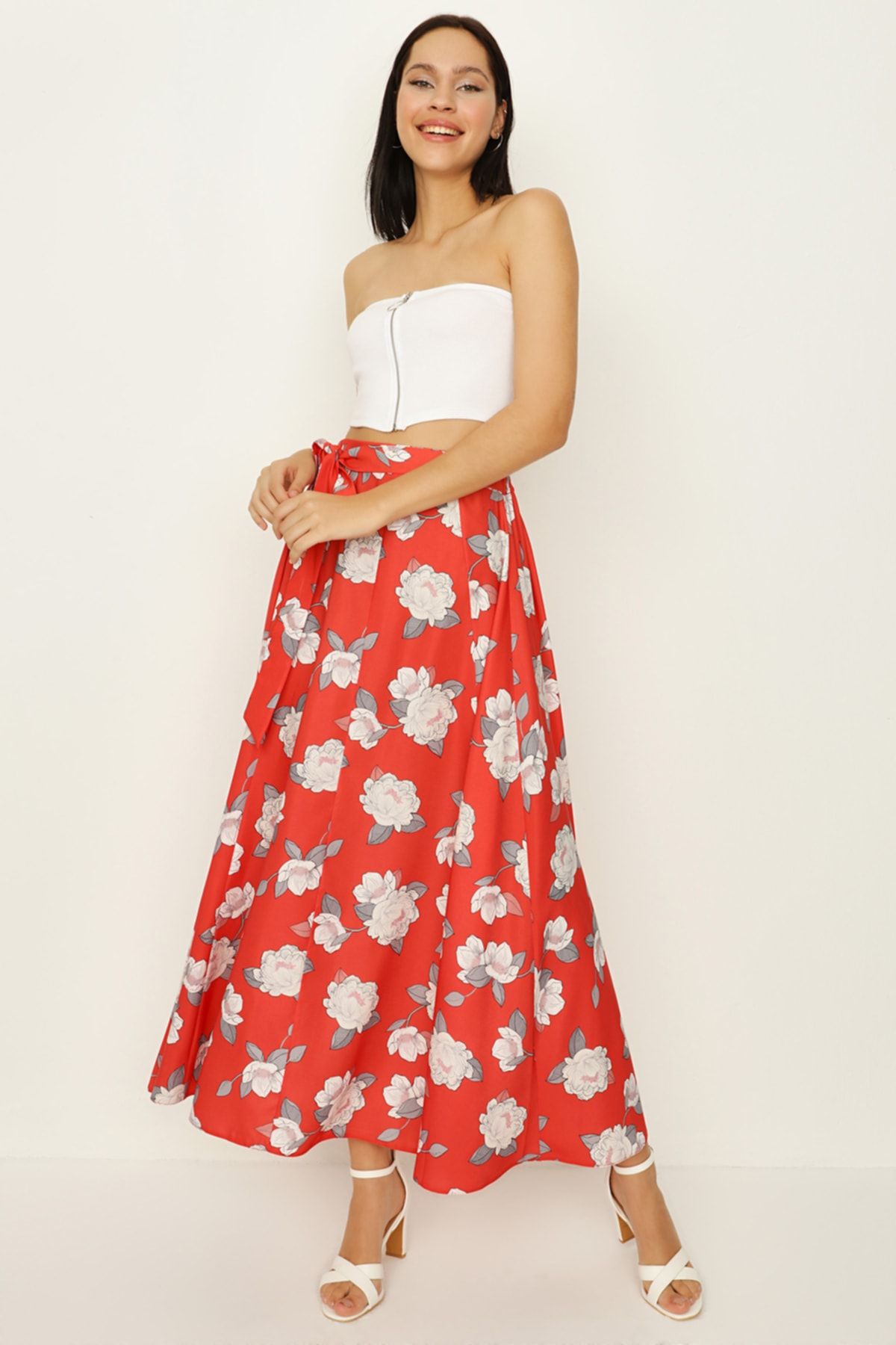 Select Moda Kadın Kırmızı Çiçek Desenli Kuşaklı Volanlı Uzun Etek