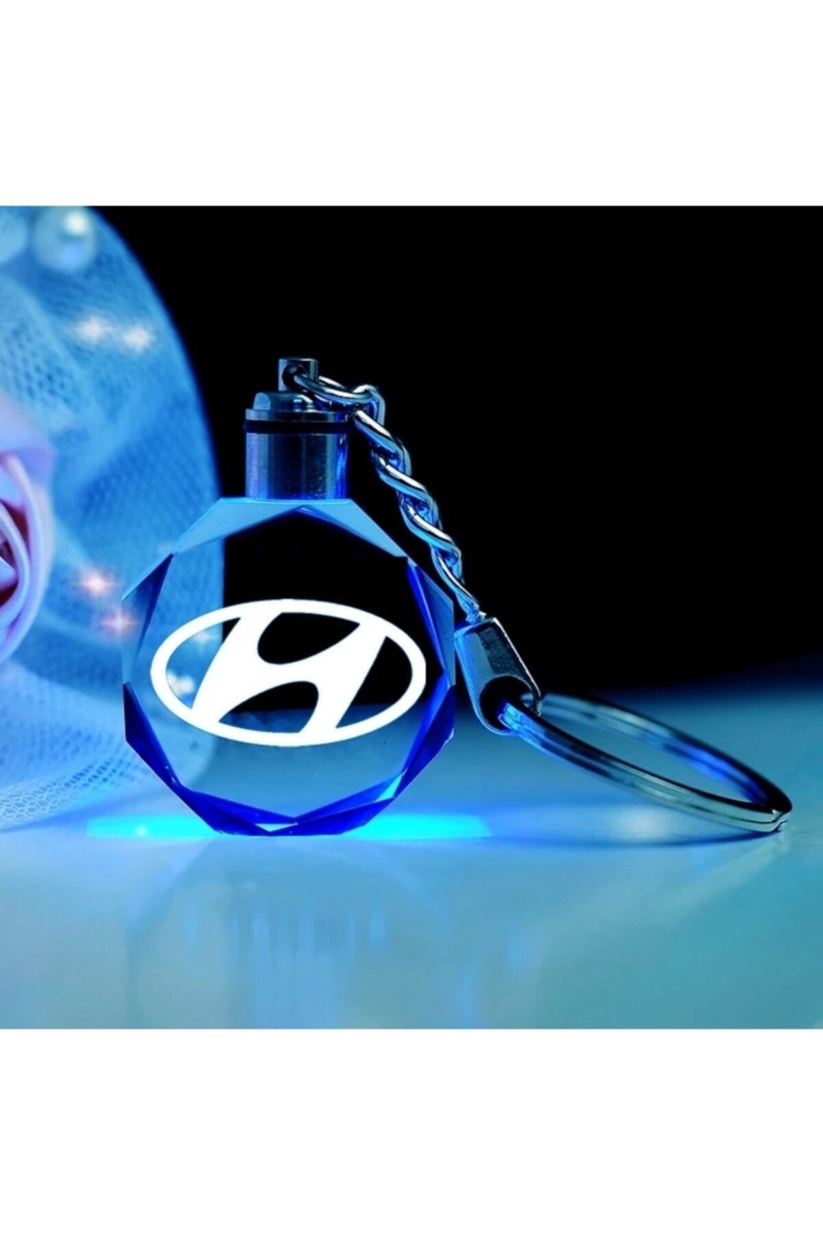 Hyundai Logolu 7 Renk Yanan Yedek Pil Hediyeli Led Işıklı 3d Kristal Araba Anahtarlık Yedek Pil