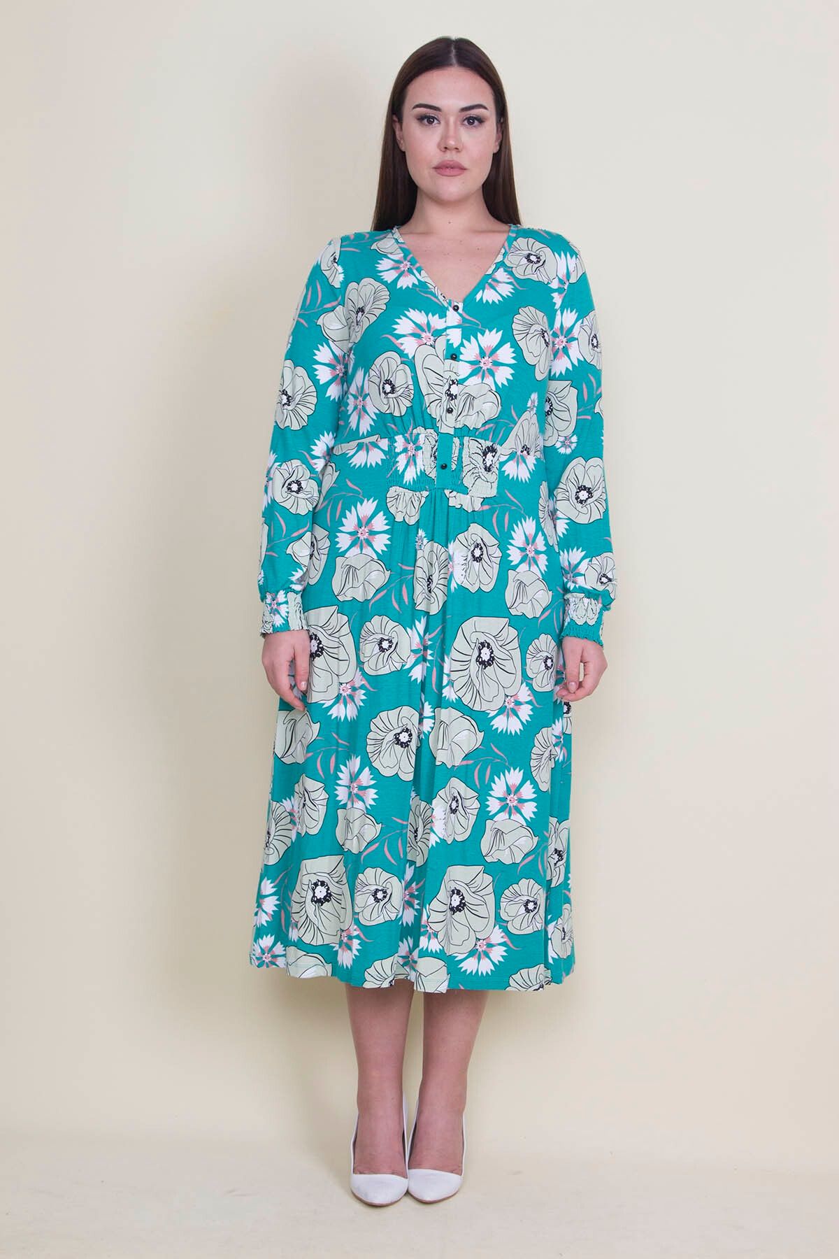 Şans Kadın Büyük Beden Yeşil Lastik Ve Süs Düğme Detaylı Viskon Çiçek Desenli Elbise 65n21340