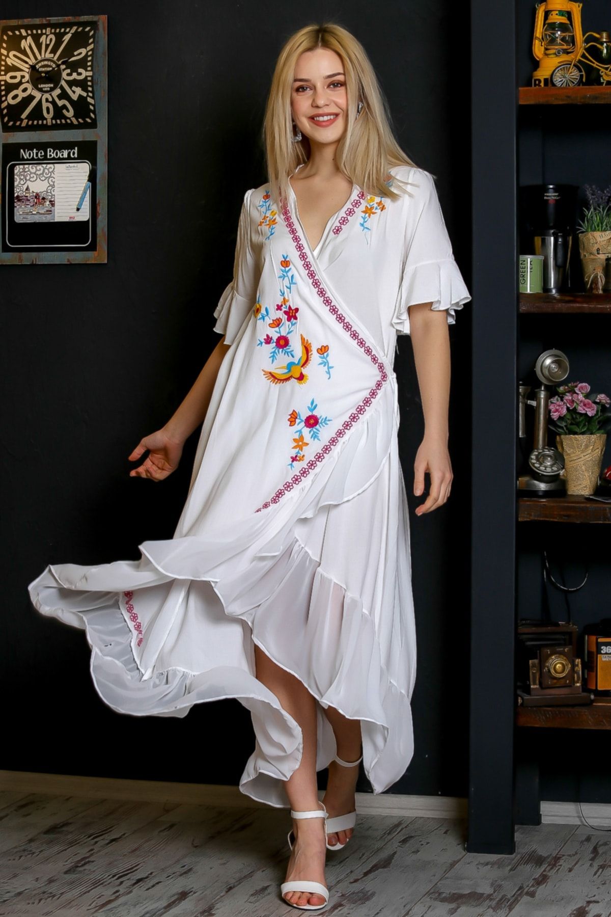 Chiccy Kadın Beyaz Kruvaze Bağlamalı Anka Kuşu Nakışlı Etek Ucu Şifon Fırfırlı Elbise M10160000EL93609