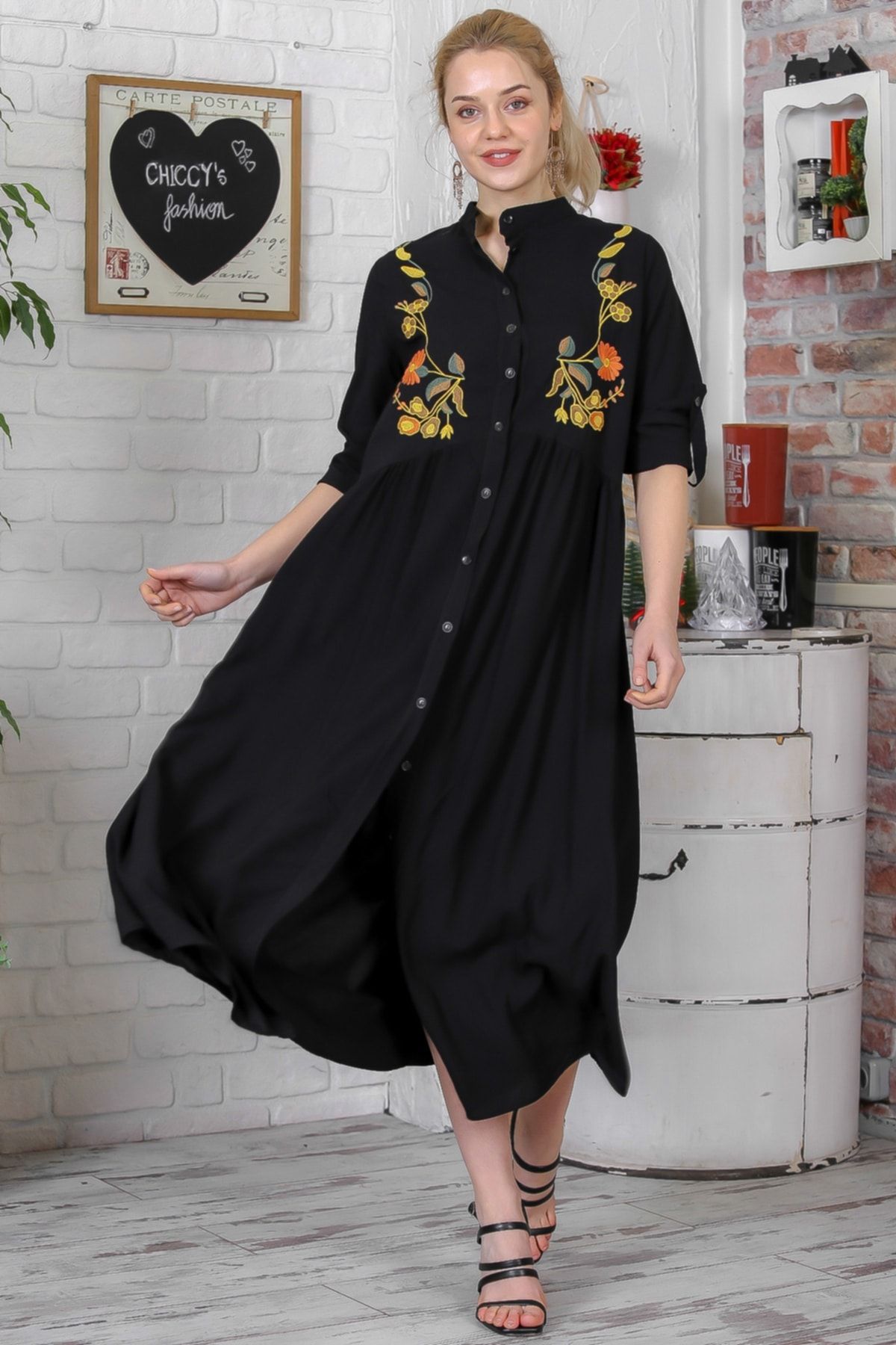 Chiccy Kadın Siyah Dik Yaka Robası Kasım Patı Nakışlı Düğmeli Kolları Ayarlı Uzun Elbise M10160000EL93707