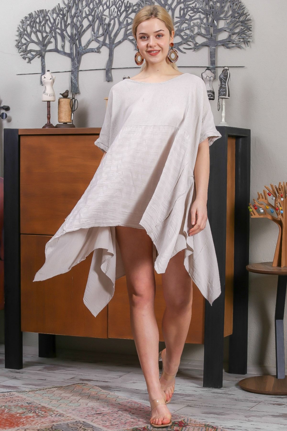 Chiccy Kadın Bej İtalyan Kayık Yaka Asimetrik Oversize Keten Tunik Elbise M10160000EL93628