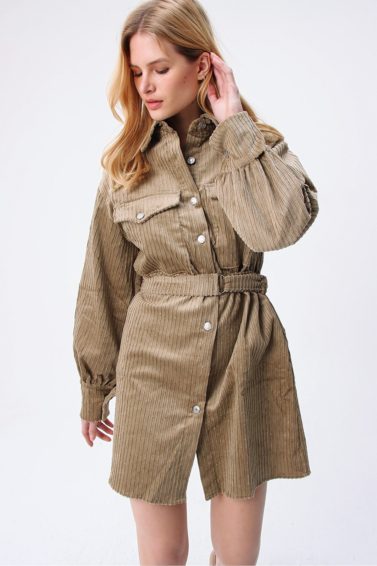 Trend Alaçatı Stili Kadın Koyu Bej Kemerli Kadife Elbise ALC-X5458