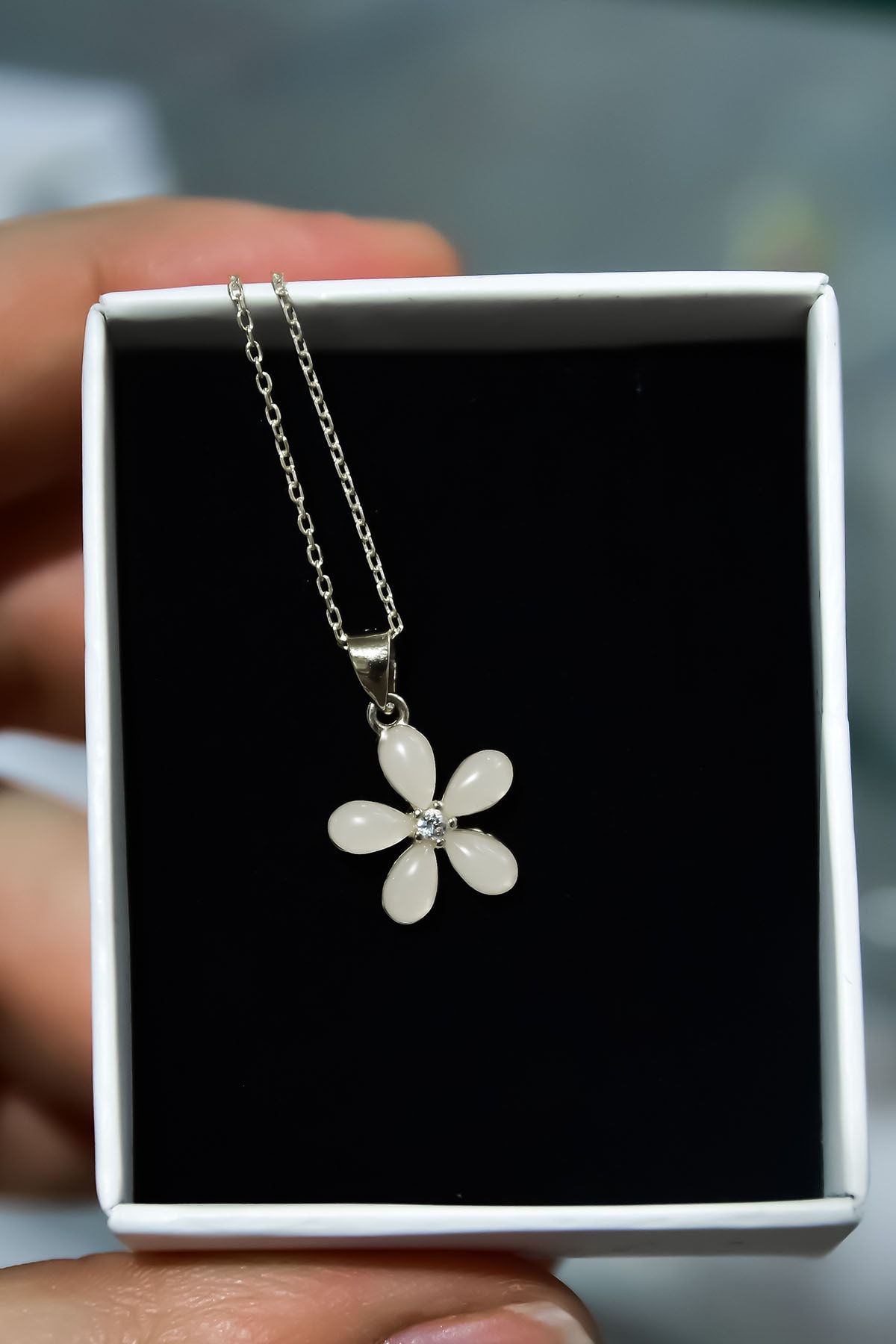 Papatya Silver 925 Ayar Gümüş Rodyum Kaplama Ay Taşı Yasemin Çiçeği Kolye