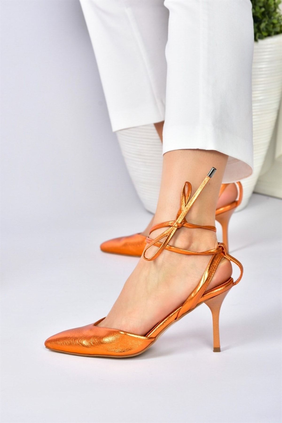 Fox Shoes Turuncu Sivri Burun Bilekten Bağlamalı Kadın Topuklu Ayakkabı M518700109