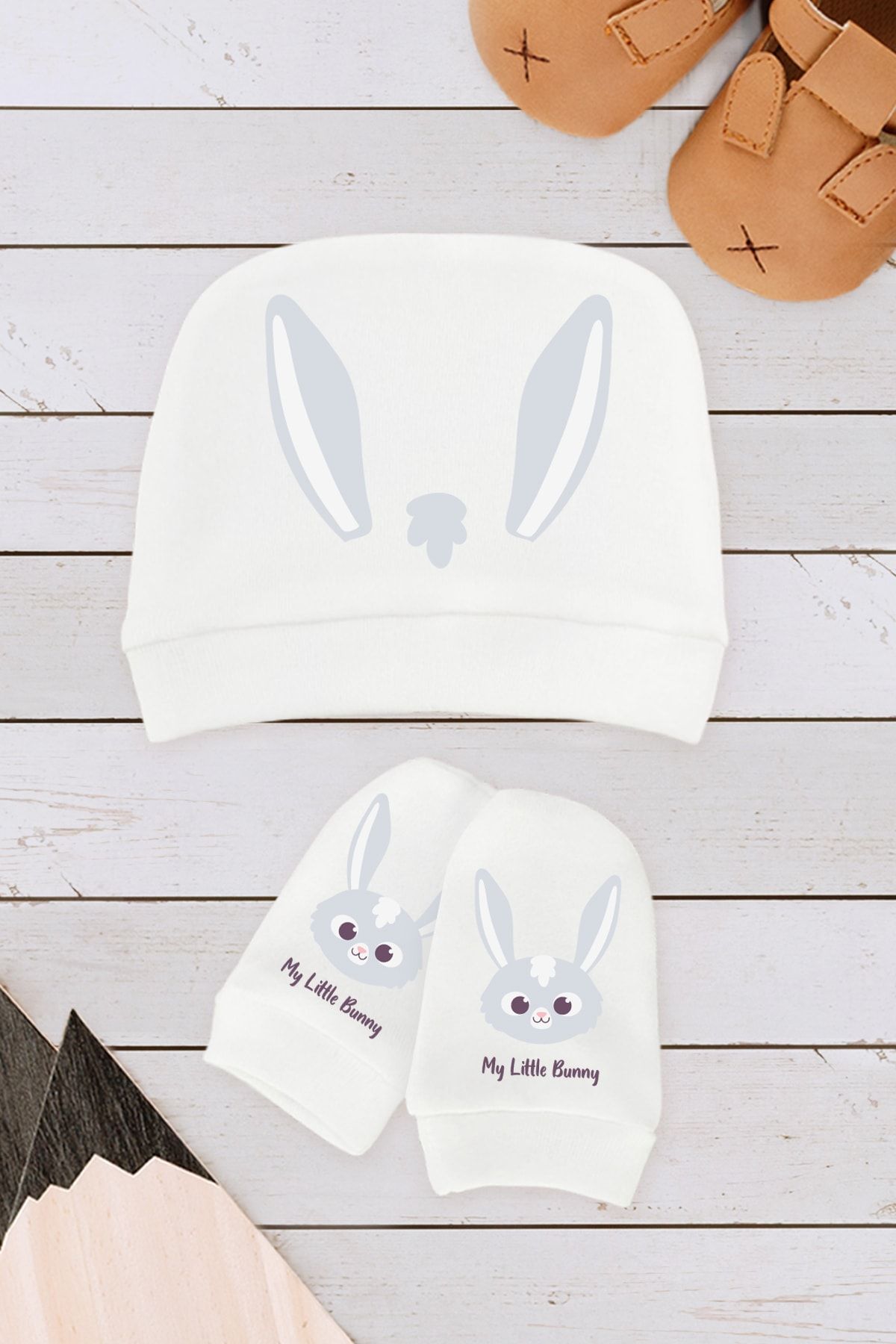Kio Tasarım Tavşan Organik Yeni Doğan Eldiven Şapka Hediyelik 2 Li Takım Doğum Seti Hediyesi Pamuklu Baskılı