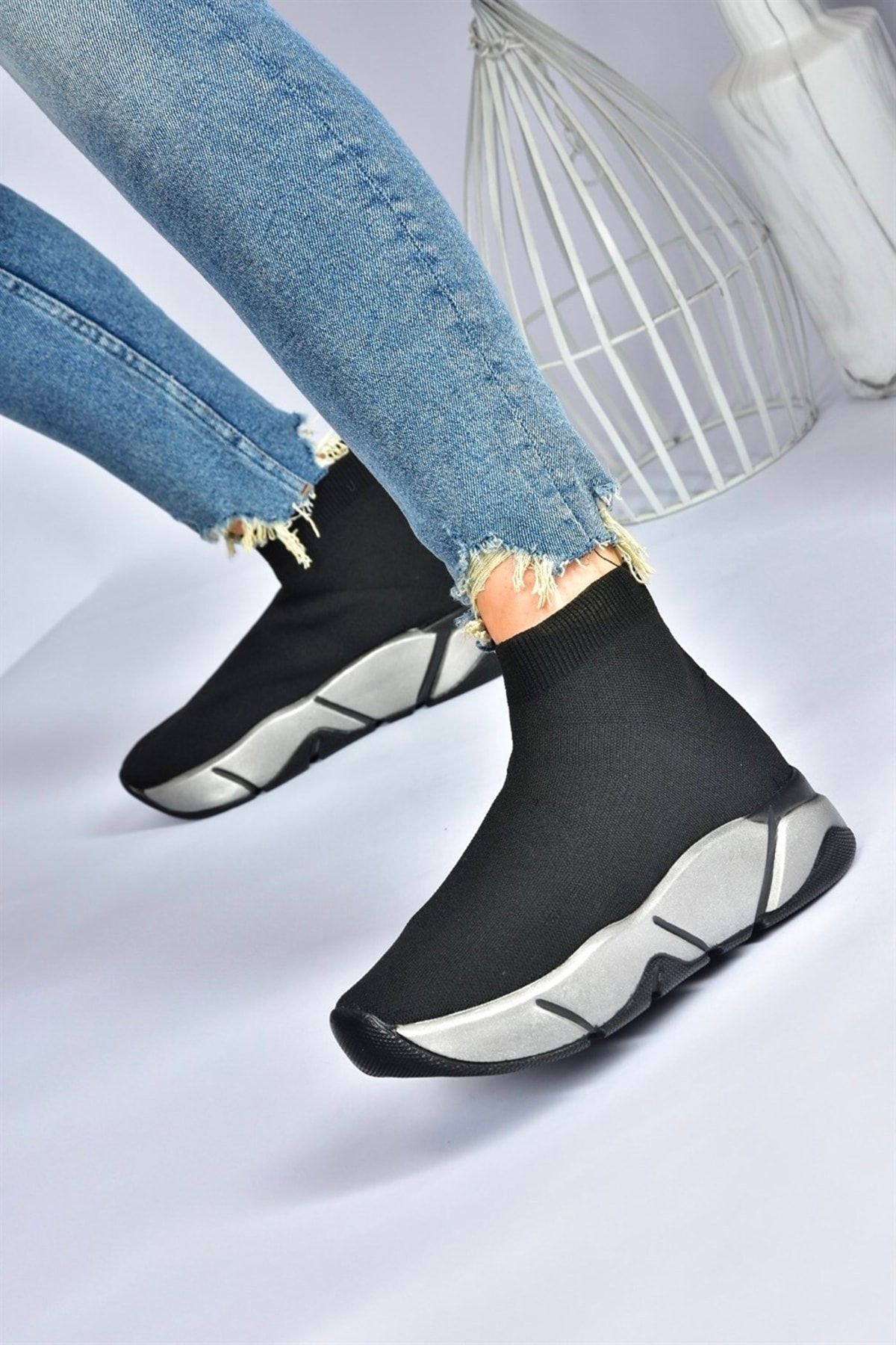 Fox Shoes Siyah/platin Kumaş Kalın Tabanlı Kadın Spor Ayakkabı M848440104