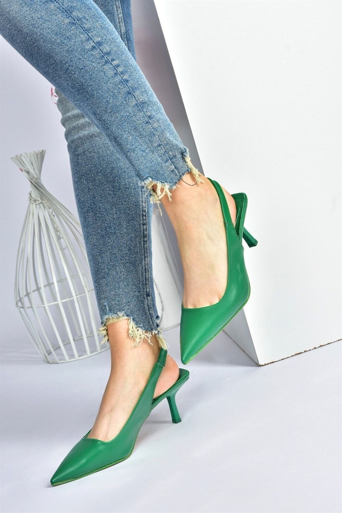 Fox Shoes Yeşil Sivri Burun Kısa Topuklu Kadın Ayakkabı M928672809