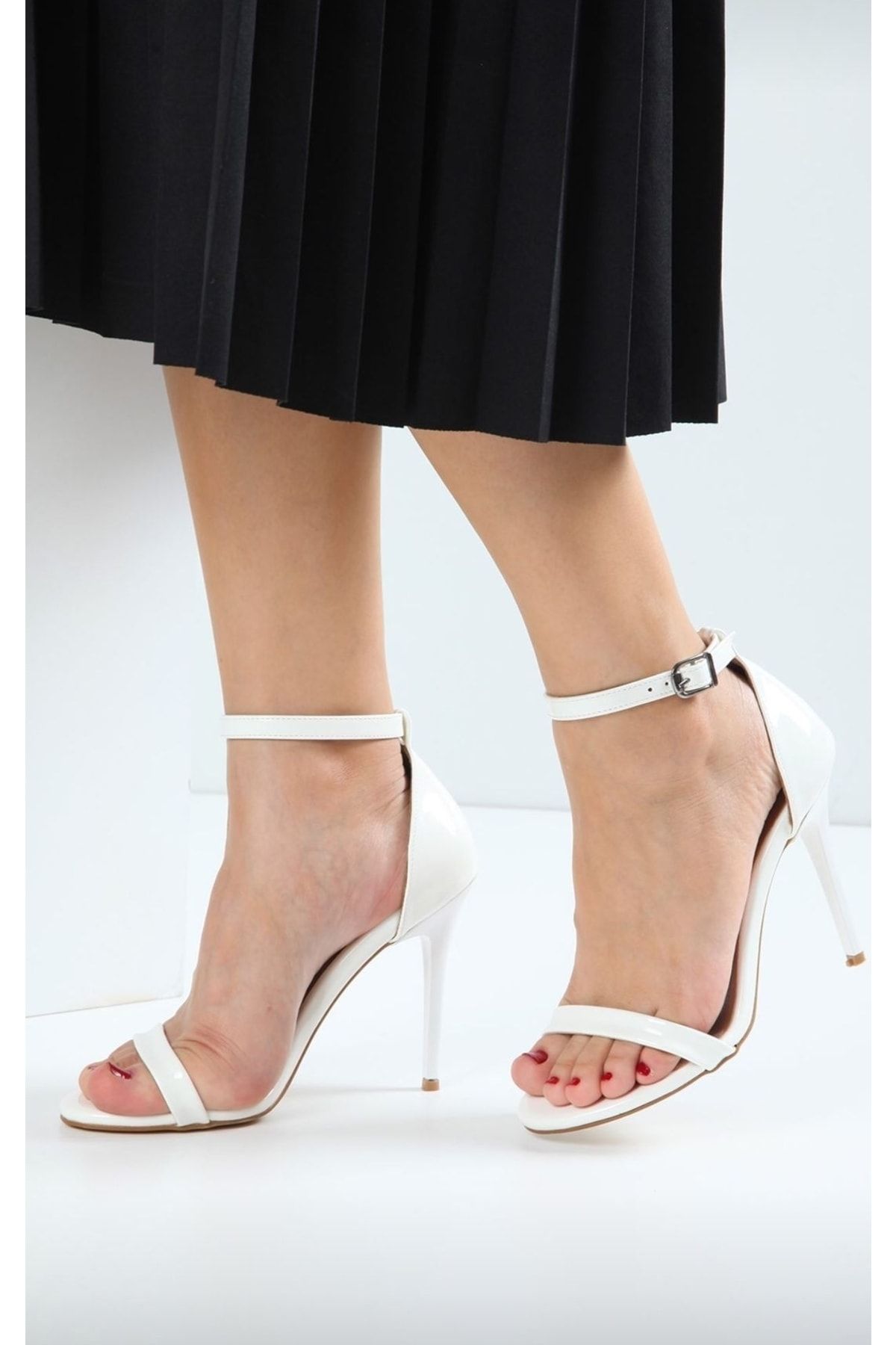 Afilli Kadın Beyaz İnce Tek Bant İnce Sivri Yüksek 9-10 cm Önü Açık Sandalet Topuklu Ayakkabı
