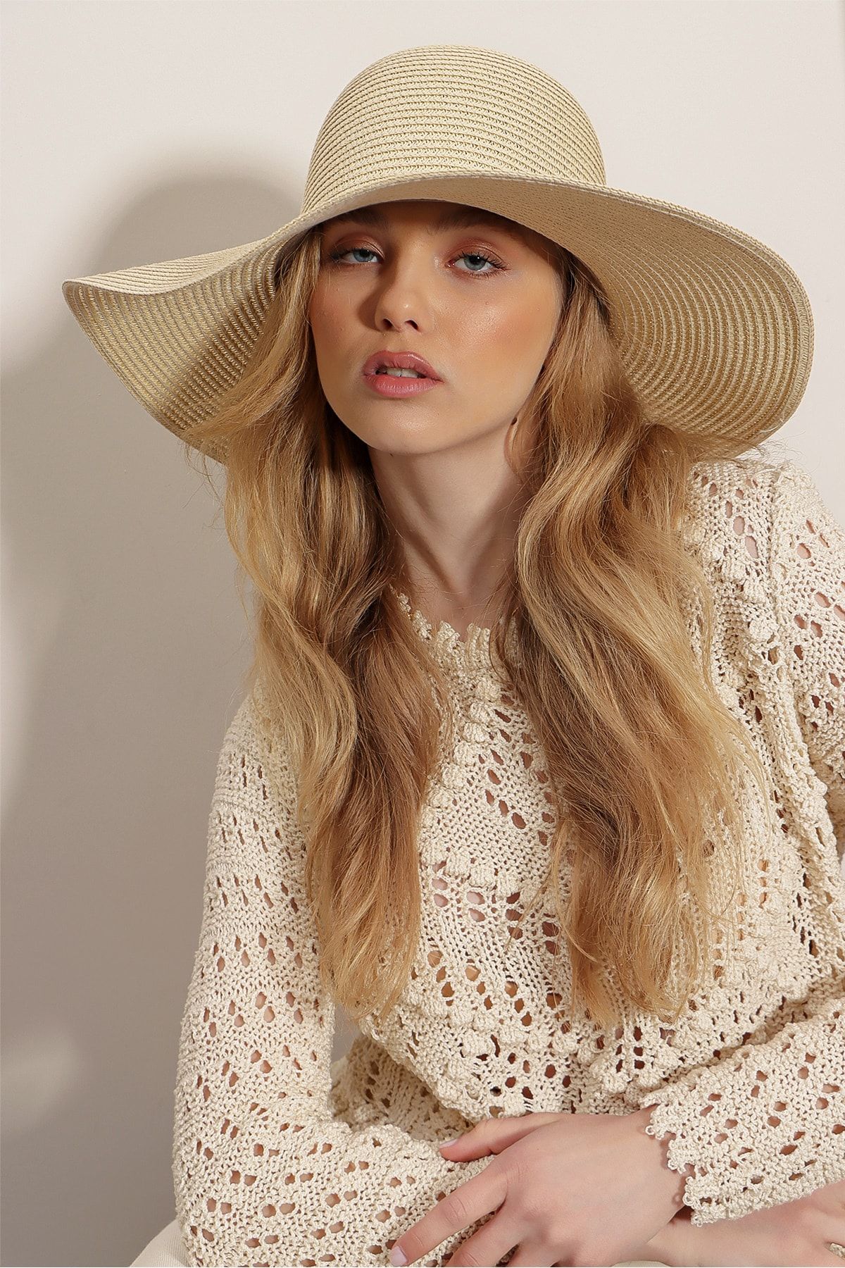 Trend Alaçatı Stili Kadın Bej Geniş Hasır Şapka ALC-A2499