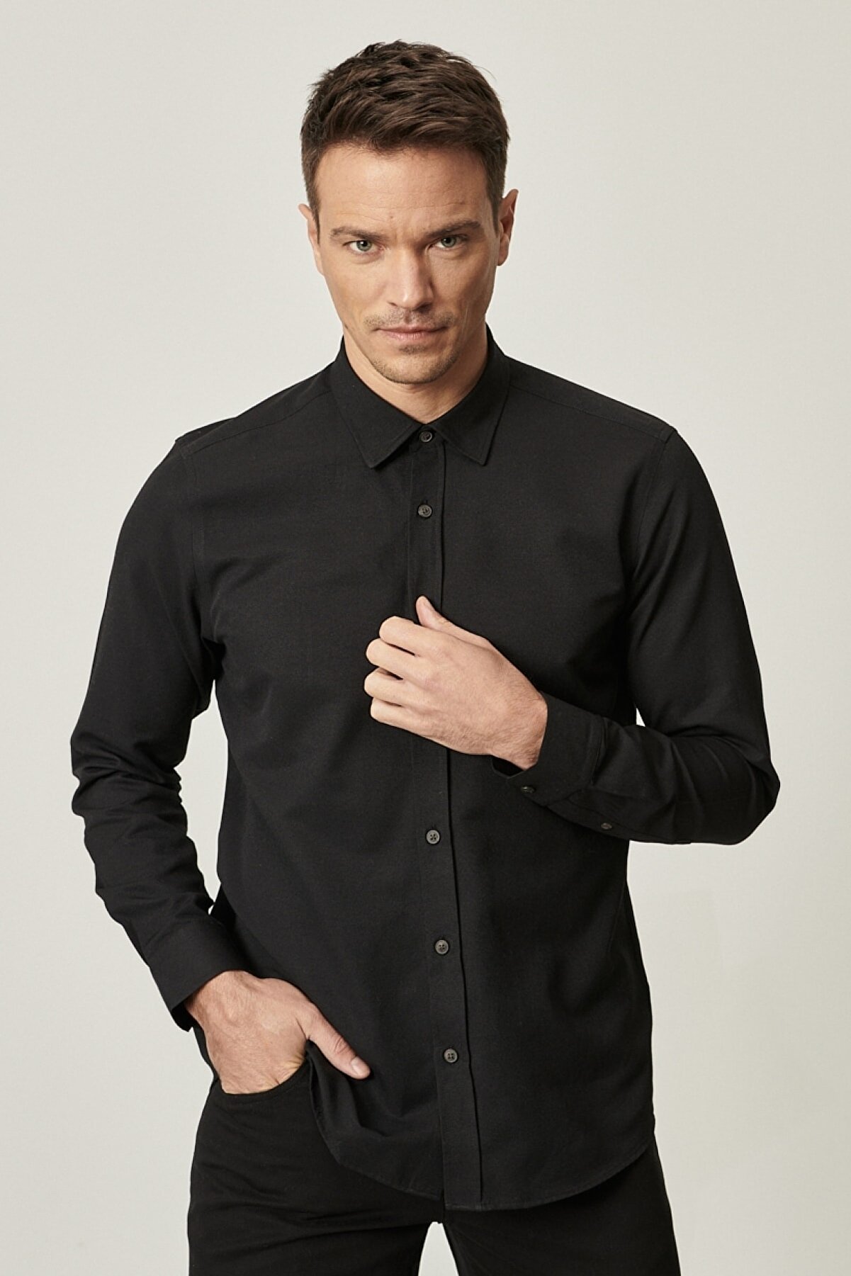 Altınyıldız Classics Erkek Siyah Tailored Slim Fit Dar Kesim Düğmeli Yaka Oxford Gömlek