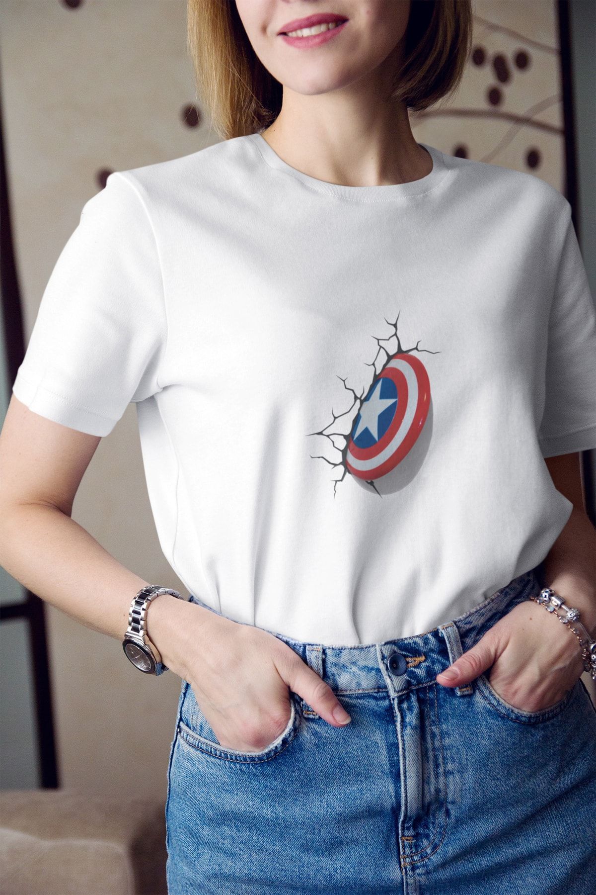 Kio Tasarım Kadın Beyaz Marvel Karakteri Kaptan Amerika Kalkan Baskılı Tişört
