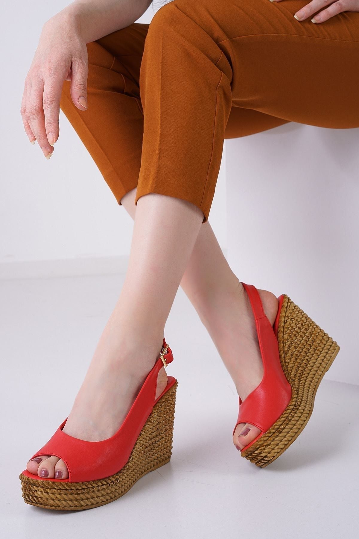 Papuçlarım Kırmızı Dolgu Topuklu Kadın Ayakkabı