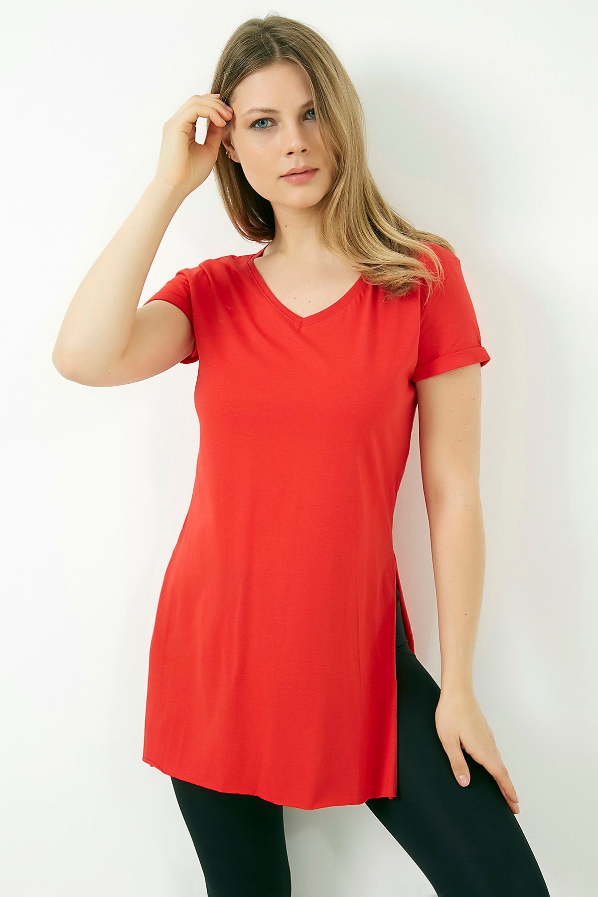 Tomris Kadın Kırmızı V Yaka Yırtmaçlı Uzun Tshirt