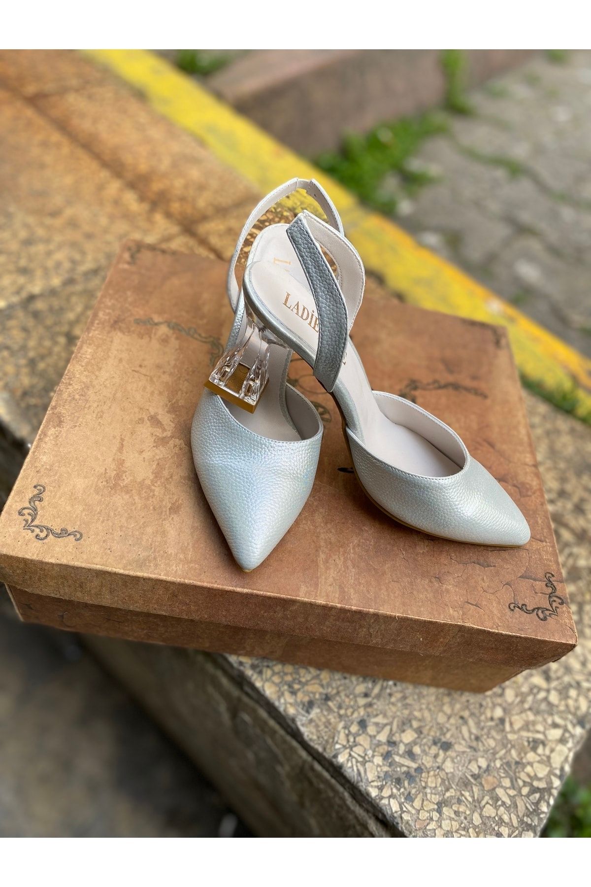 LADİESHOE Şeffaf Topuk Arka Bantlı Kadın Ayakkabı Stiletto