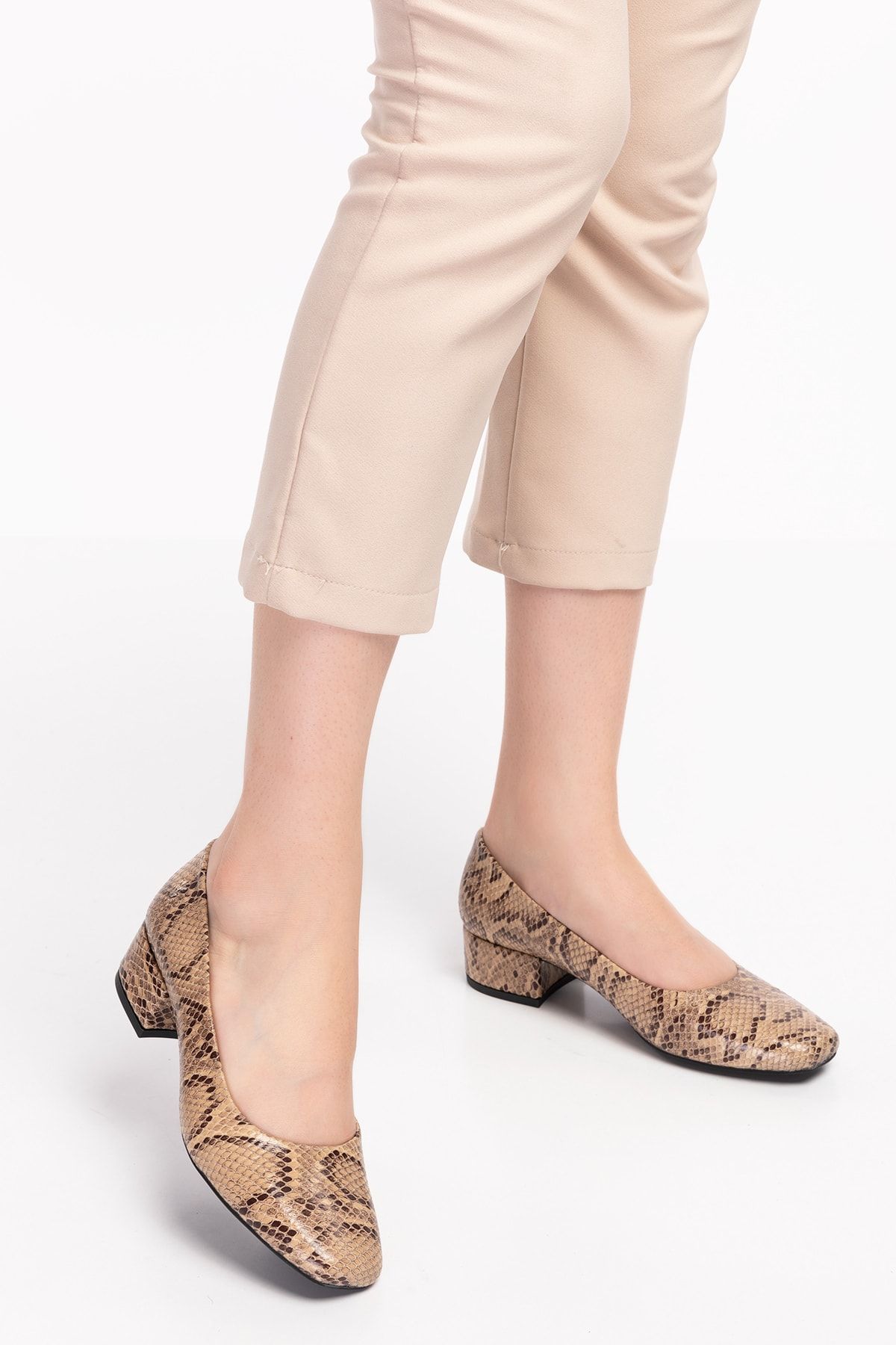 Akgün Terlik Kadın Vizon Hakiki Deri Yılan Şık Topuklu Ayakkabı