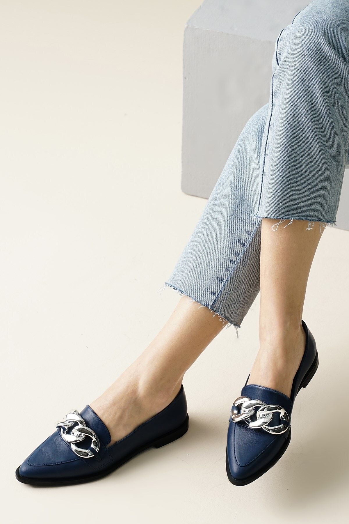 Mio Gusto Gianna Lacivert Renk Zincir Aksesuarlı Kadın Loafer Günlük Düz Ayakkabı