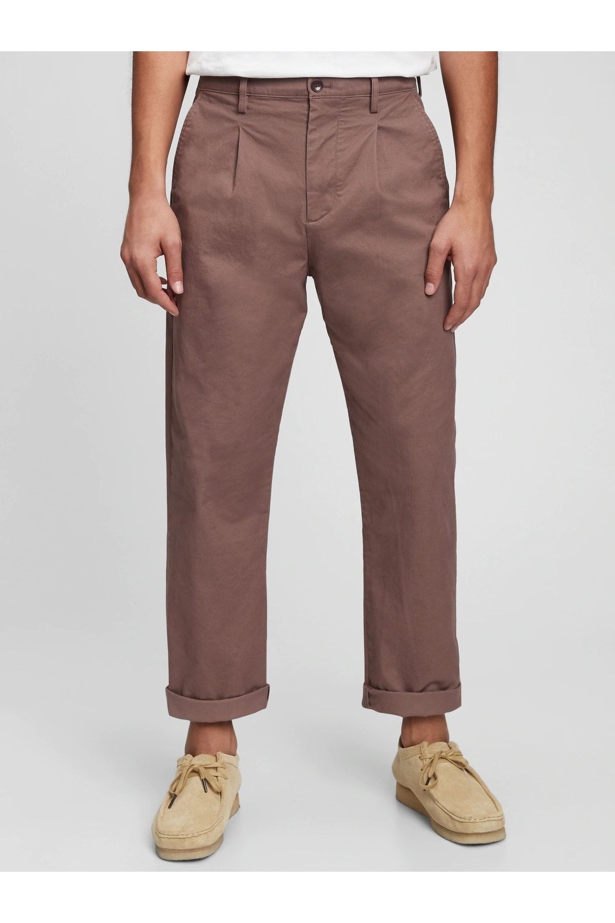 GAP Erkek Kahverengi Relaxed Vintage Pleated Washwell™ Khaki Pantolon