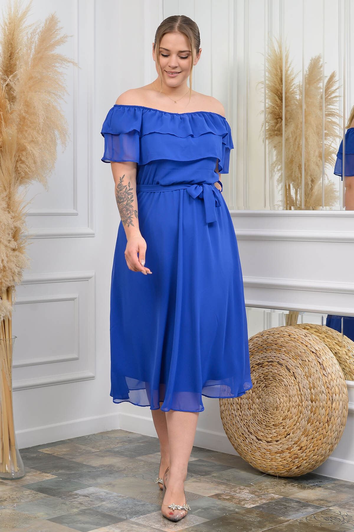 Neşeli Butik Kadın Saks Mavisi Carmen Yaka Büyük Beden Şifon Elbise Nb8061