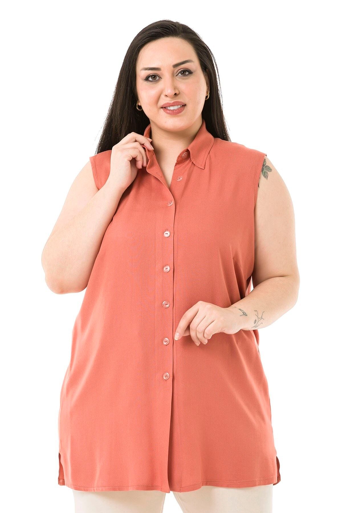 DISENTIS MODEST Büyük Beden Yanları Yırtmaçlı Gömlek Yaka Kolsuz Kiremit Kadın Gömlek