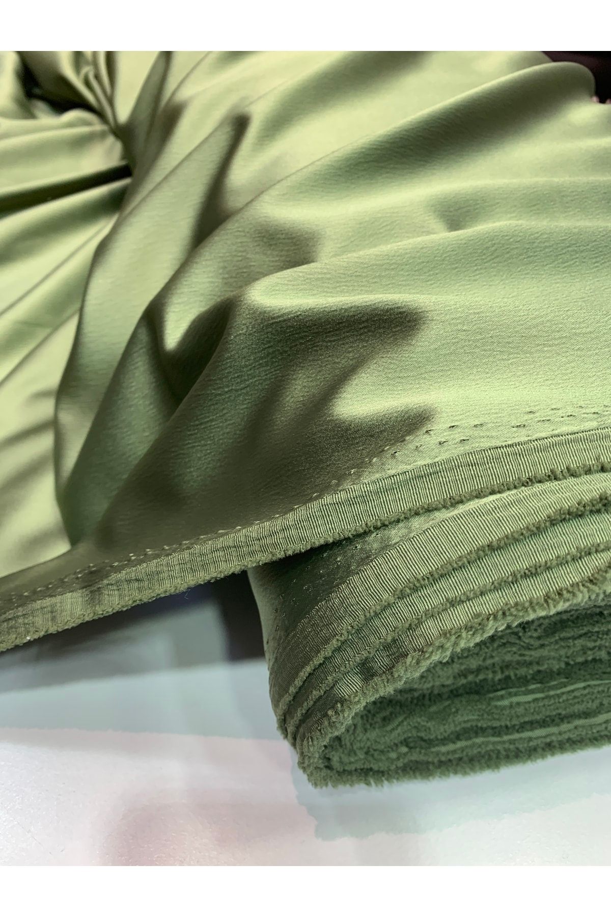 Nadirzade Kumaşçılık Dökümlü Yağ Yeşili Chanel Saten Likralı Kumaş (150 Cm Eninde)