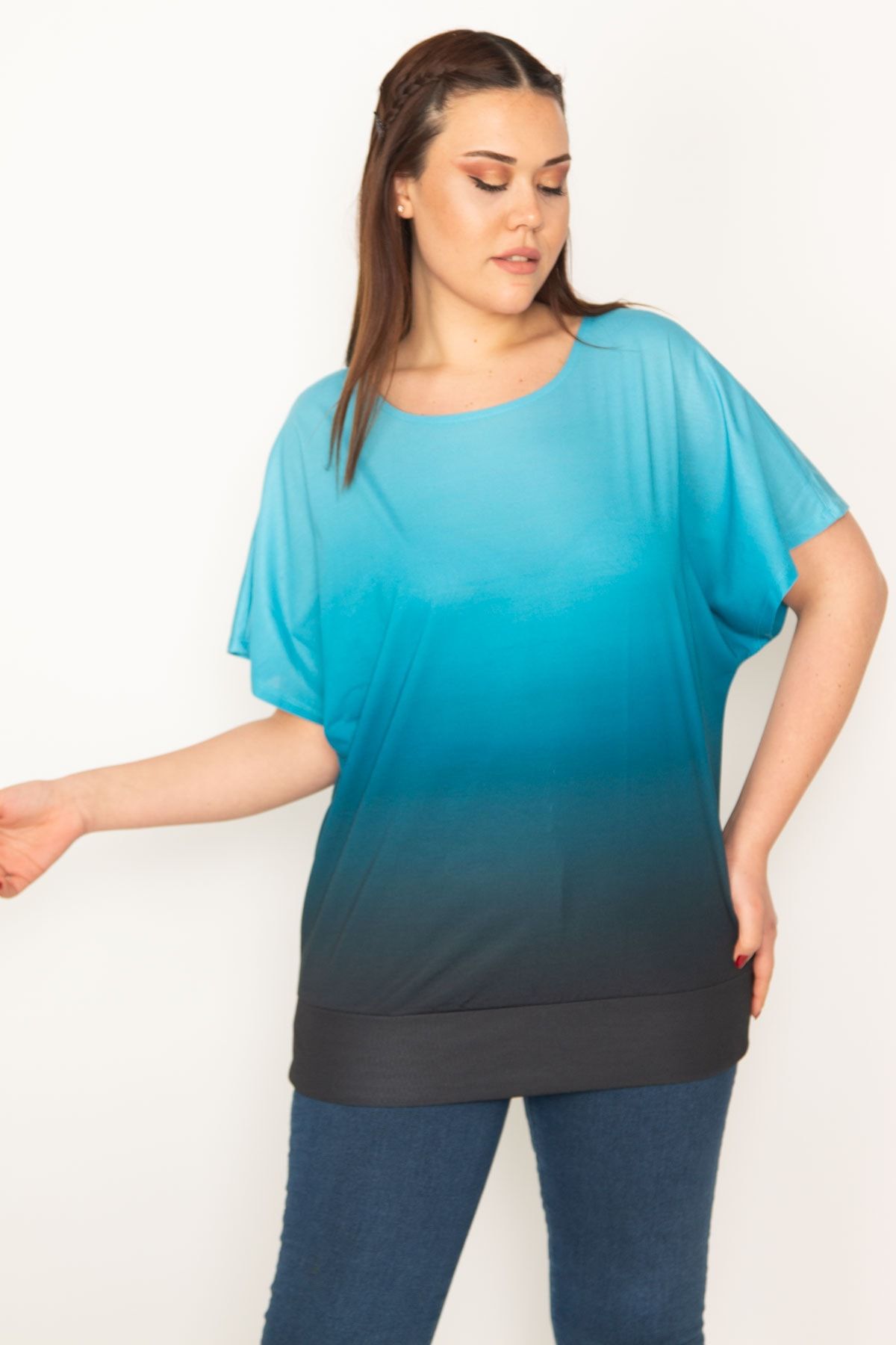 Şans Kadın Büyük Beden Turkuaz Batik Desenli Düşük Kol Etek Ucu Bantlı Bluz 65n30615