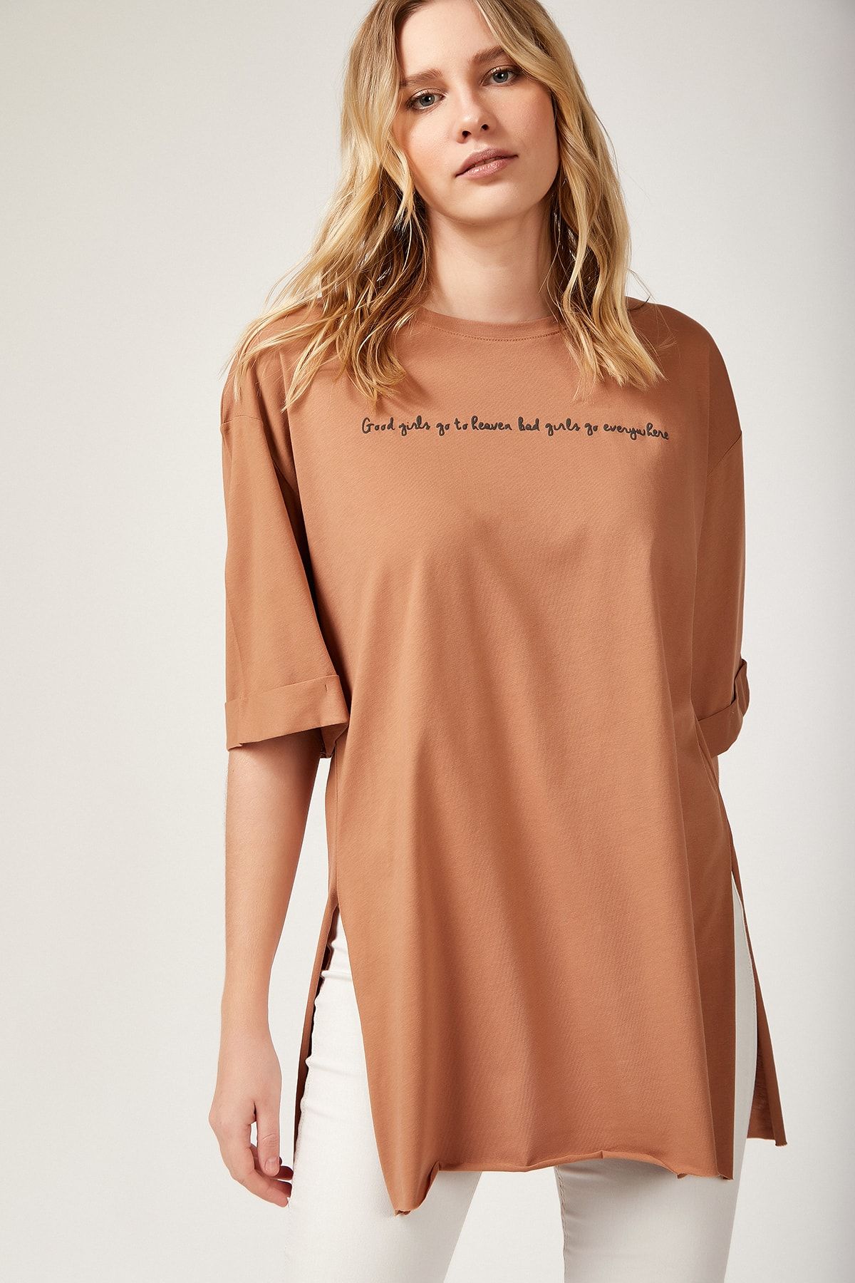 Happiness İstanbul Kadın Taba Yırtmaçlı Bol Uzun Örme T-Shirt Ts00163