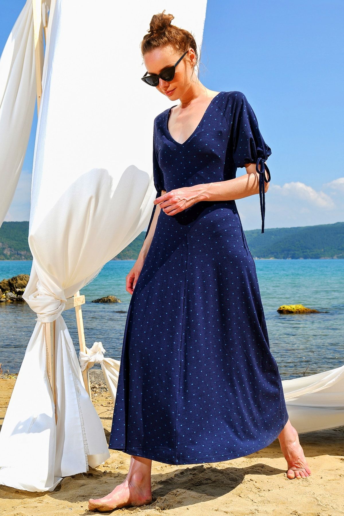 Trend Alaçatı Stili Kadın Lacivert Puantiye Desenli V Yaka Kloş Elbise ALC-019-027-PW
