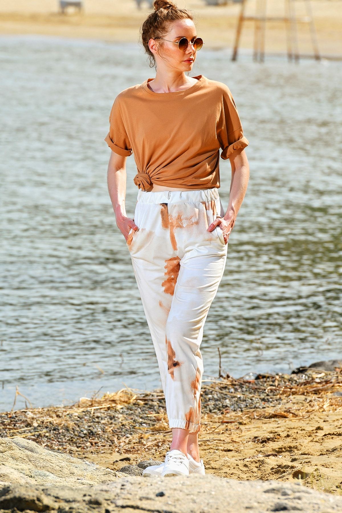 Trend Alaçatı Stili Kadın Bej Batik Desenli Eşofman Altı ALC-X4357
