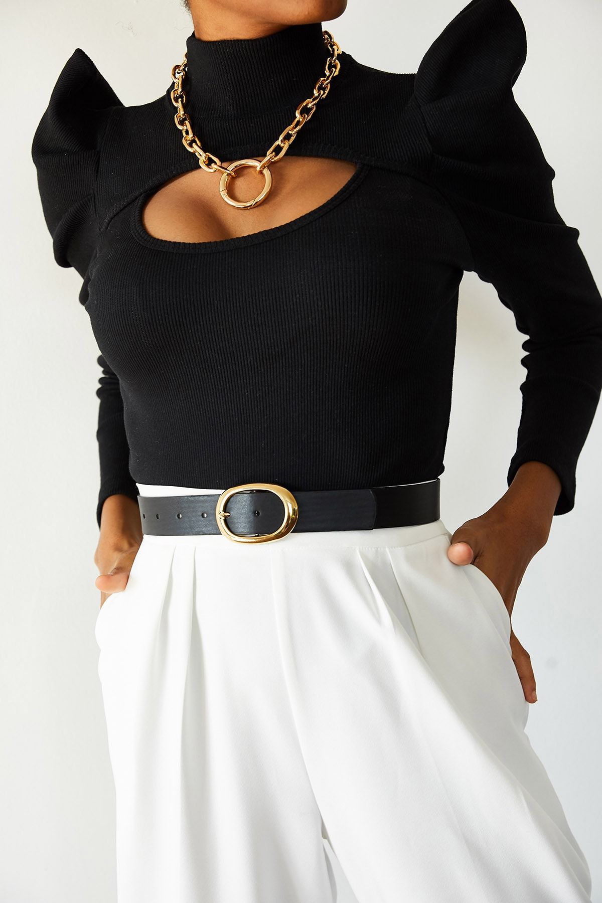 XHAN Kadın Siyah Degaje Detaylı Dik Omuzlu Bluz 1KZK3-10751-02