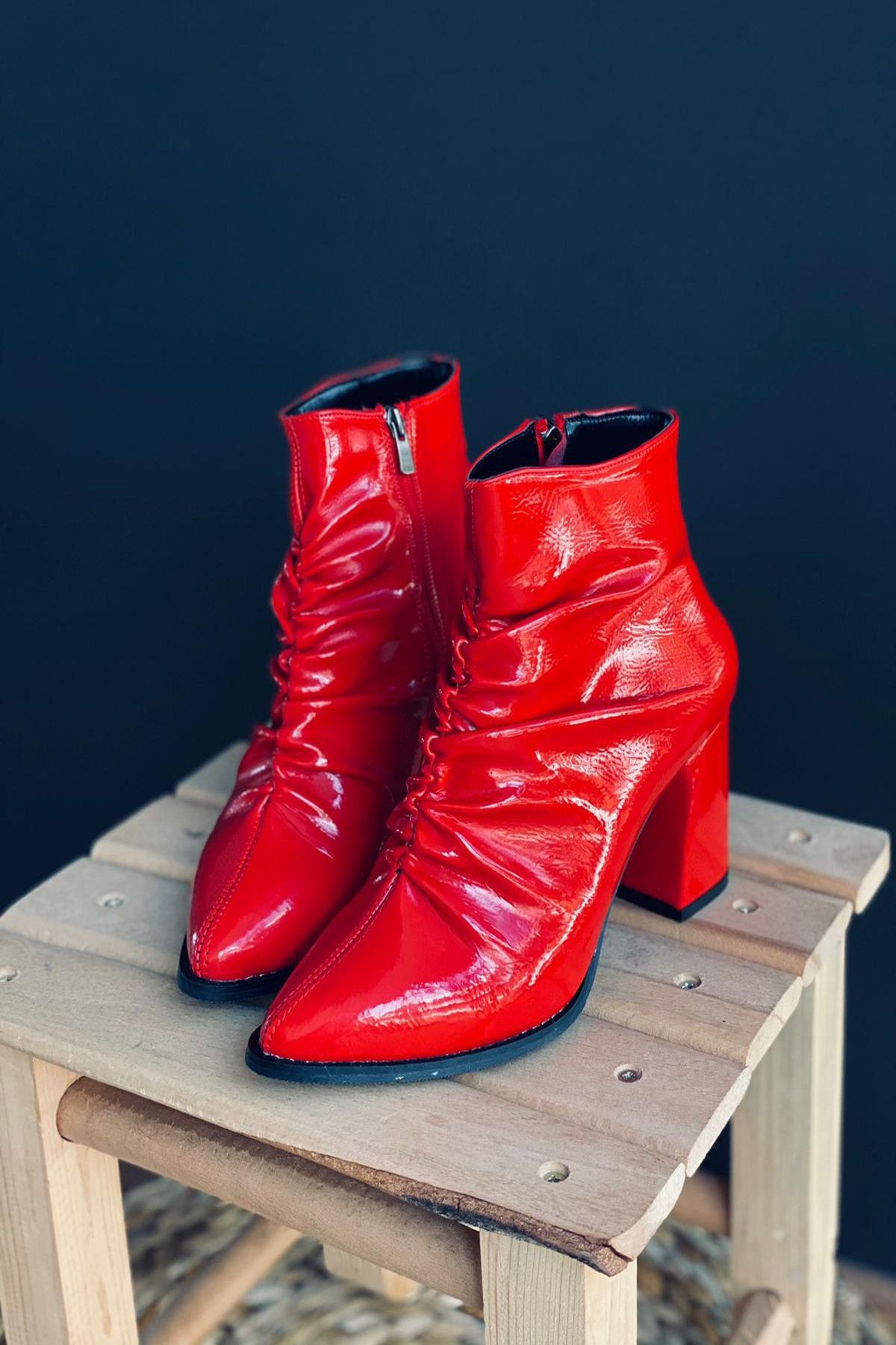 Mida Shoes Kadın Kırmızı Rugan Büzgülü Bot