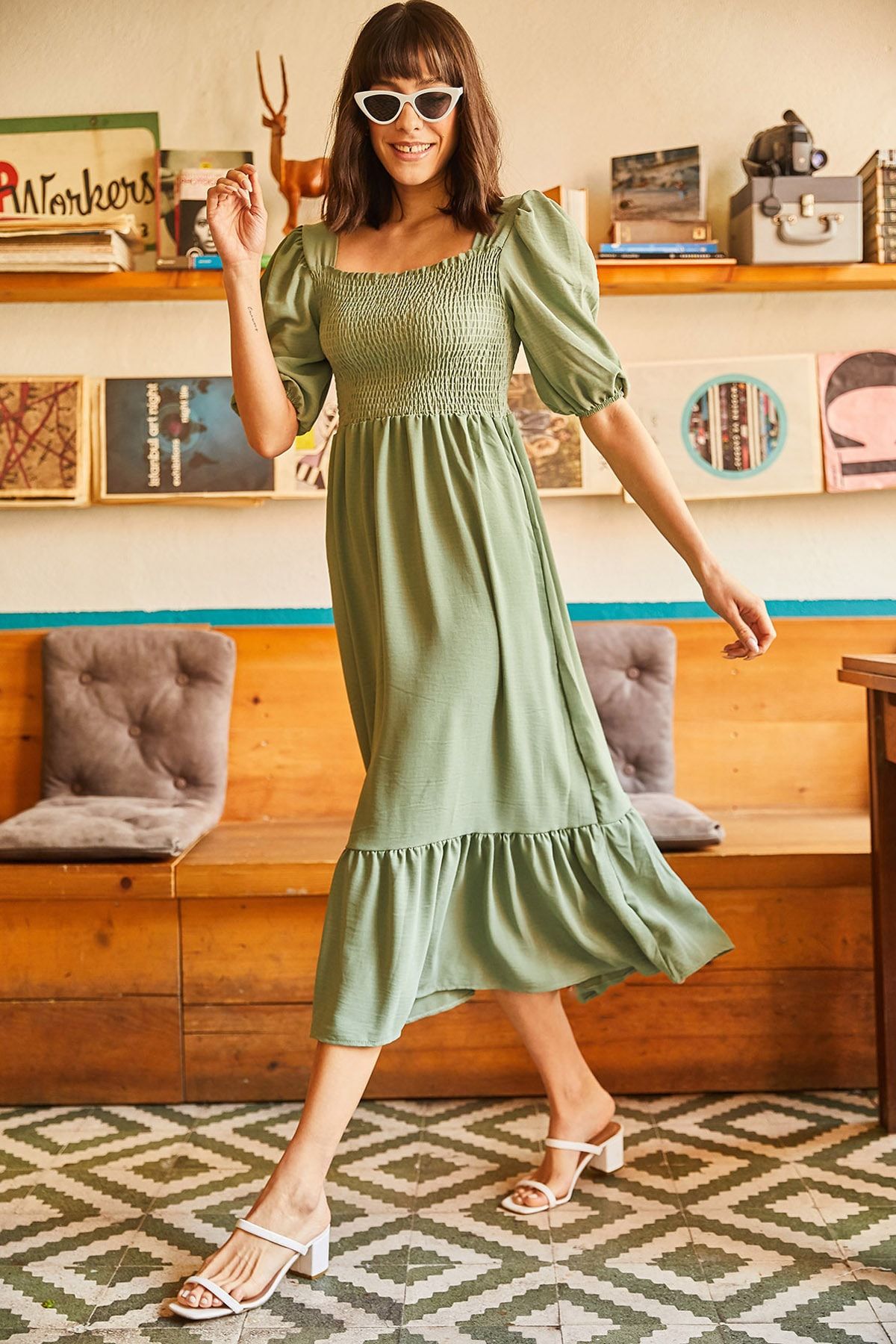 Olalook Kadın Çağla Yeşili Üstü Gipeli Kare Yaka Bodrum Elbise ELB-19001557