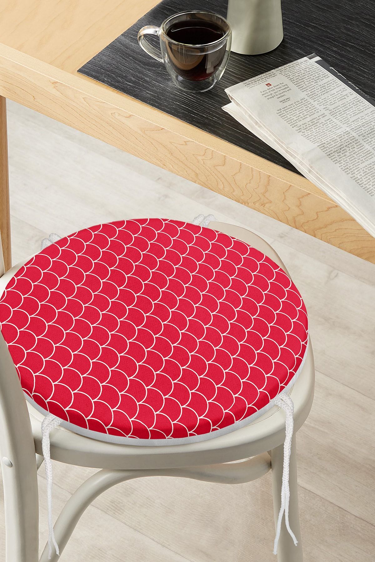 Realhomes Kırmızı Pul Desenli Dijital Baskılı Yuvarlak Fermuarlı Sandalye Minderi