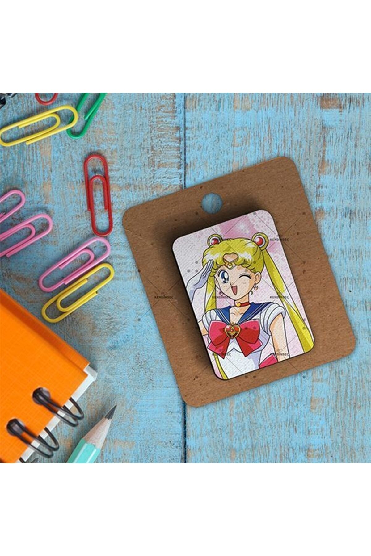 choozy Anime Sailor Moon Usagi Baskılı Ahşap Rozet