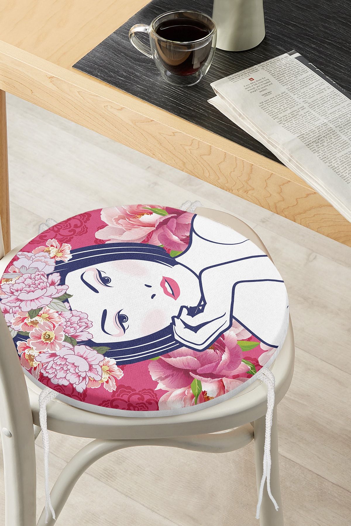 Realhomes Çiçek Taçlı Japon Kadın Figürlü Yuvarlak Fermuarlı Sandalye Minderi