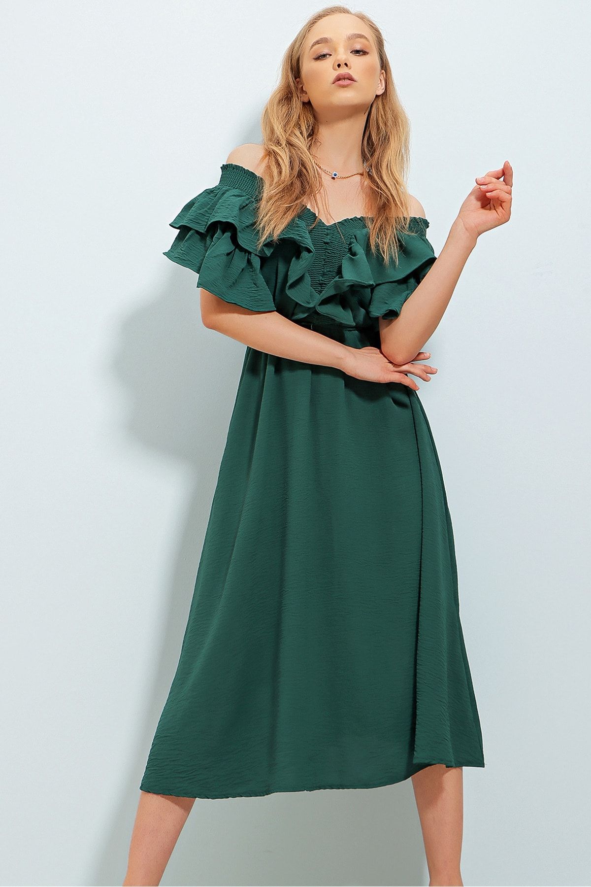 Trend Alaçatı Stili Kadın Yeşil Yakası Gipeli Ve Volanlı Beli Kemerli Midiboy Dokuma Elbise ALC-X8559