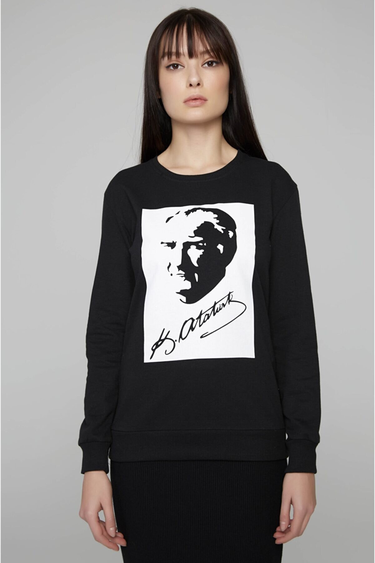 Fullamoda Kadın Siyah Atatürk Baskılı Sweatshirt 19KGB890116465