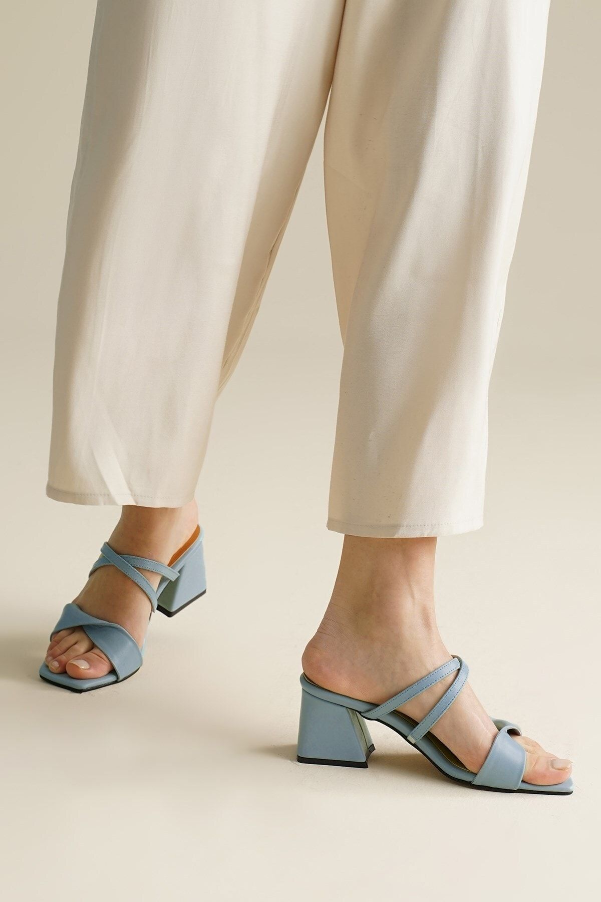 Mio Gusto Mavi Renk Kalın Topuklu Kadın Terlik Ayakkbı