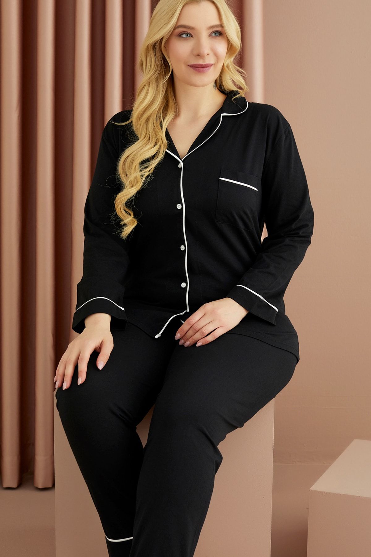 Siyah İnci Siyah-beyaz Pamuklu Büyük Beden Battal Düğmeli Cepli Biyeli Uzun Kollu Pijama Takımı