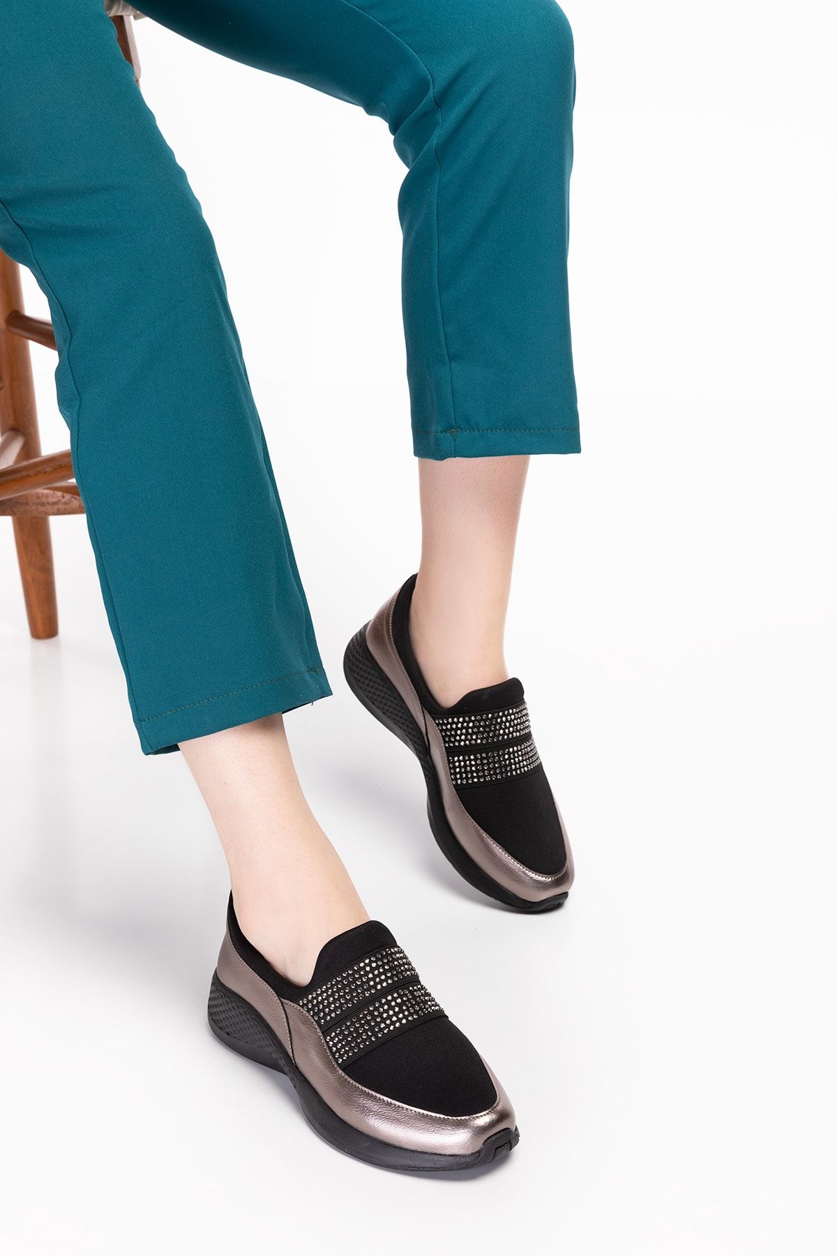 Akgün Terlik Kadın Platin Bant Taş Comfort Ayakkabı
