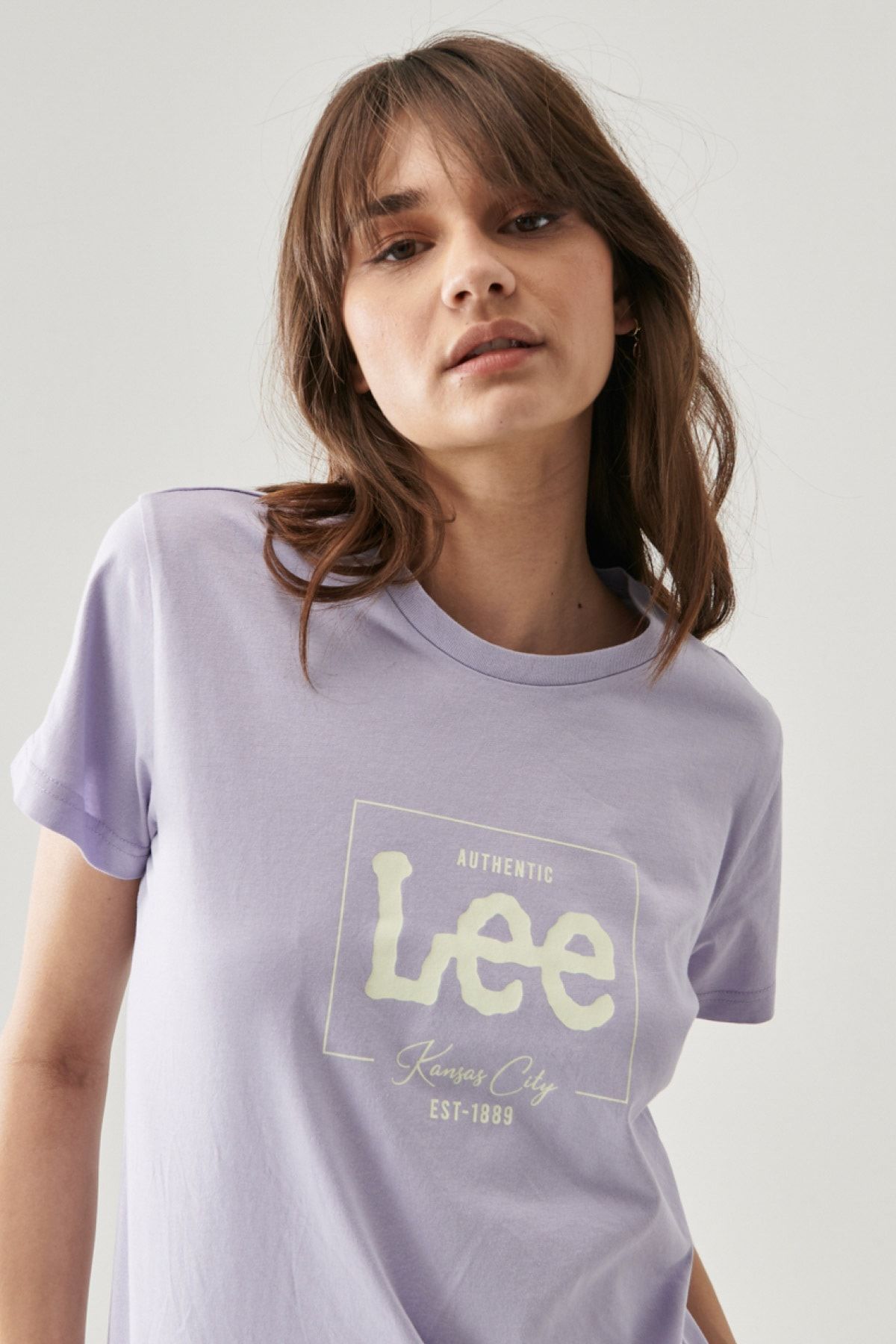 Lee Regular Fit Normal Kesim Bisiklet Yaka %100 Pamuk Açık Mor Kadın T-shirt