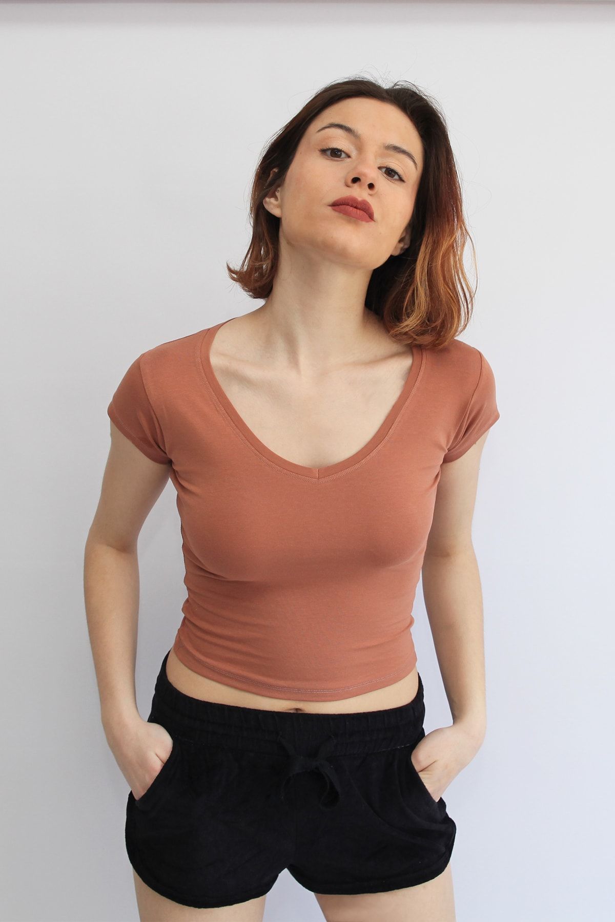 Rosse Butik Kadın Soğan Kabuğu V Yakalı Crop Top T-shirt