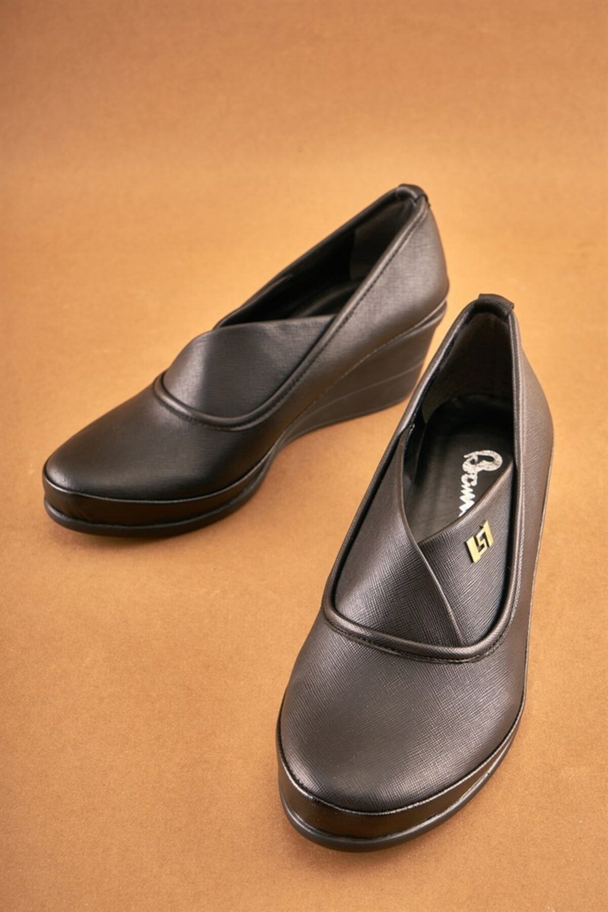 Bambi Siyah Kadın Dolgu Topuklu Ayakkabı K05016015