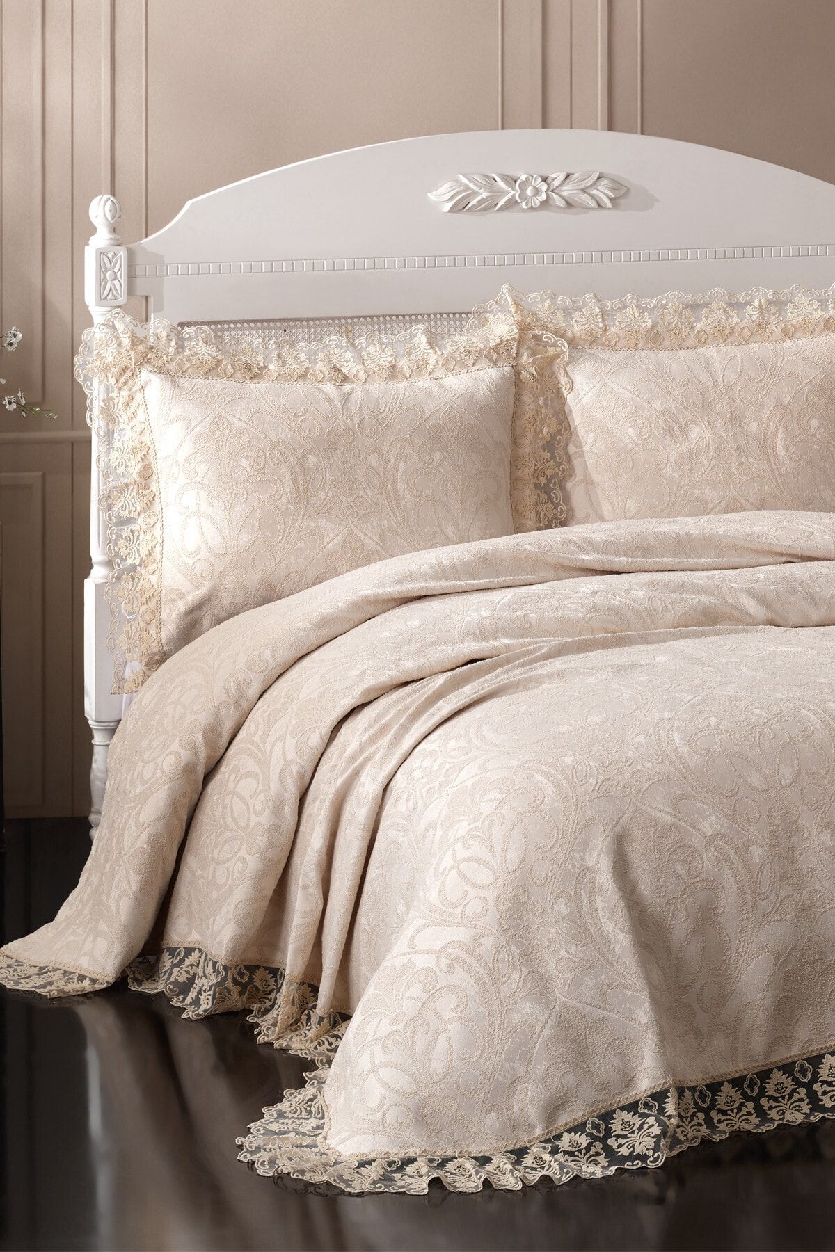 BİRHOME Violet Dantel Yatak Örtüsü (Kahve)