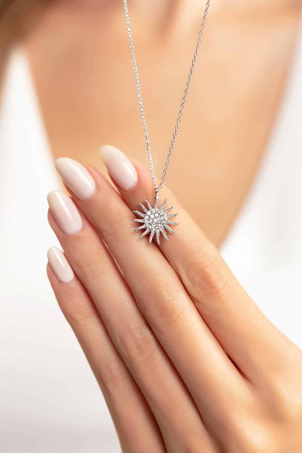 Eva Jewelry Güneş Model Minimal 925 Ayar Gümüş Zincirli Kadın Kolye